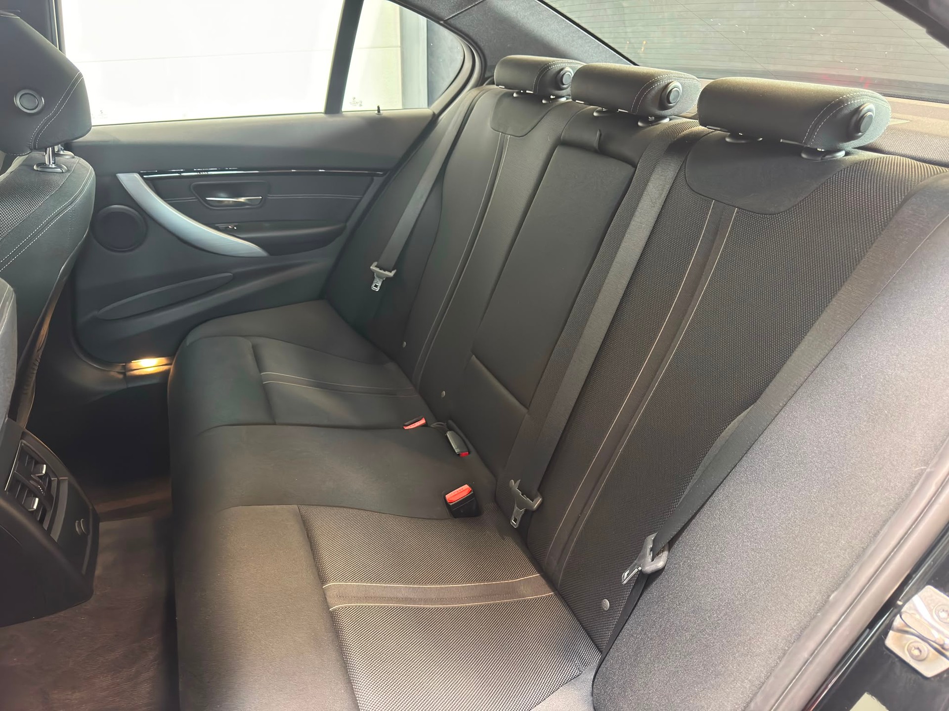 BMW 320d xDrive SAG Sportline-image-10