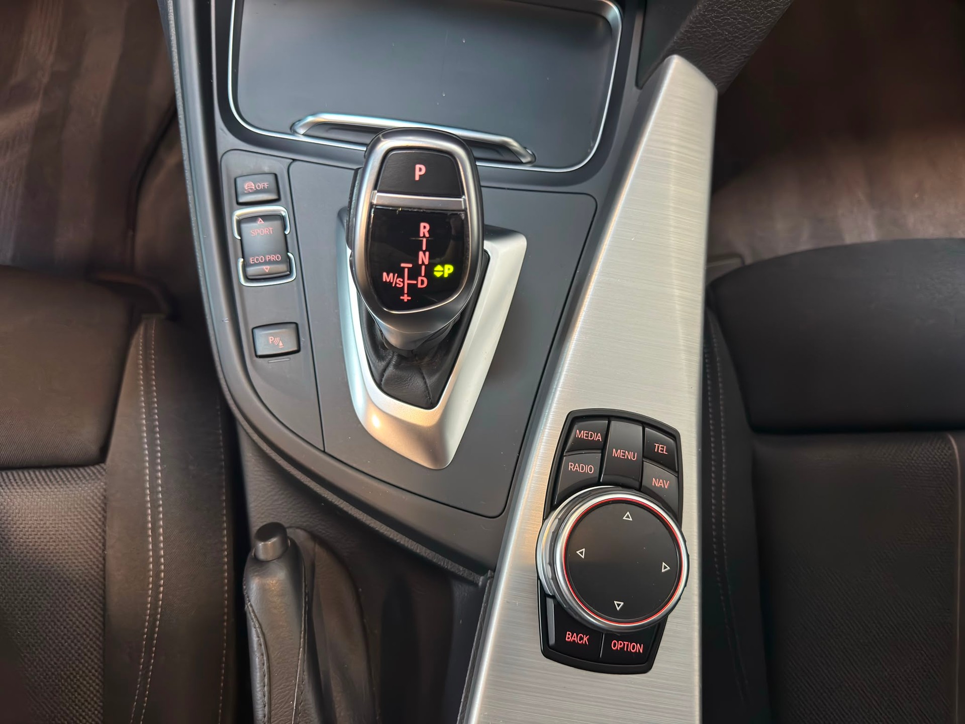 BMW 320d xDrive SAG Sportline-image-15