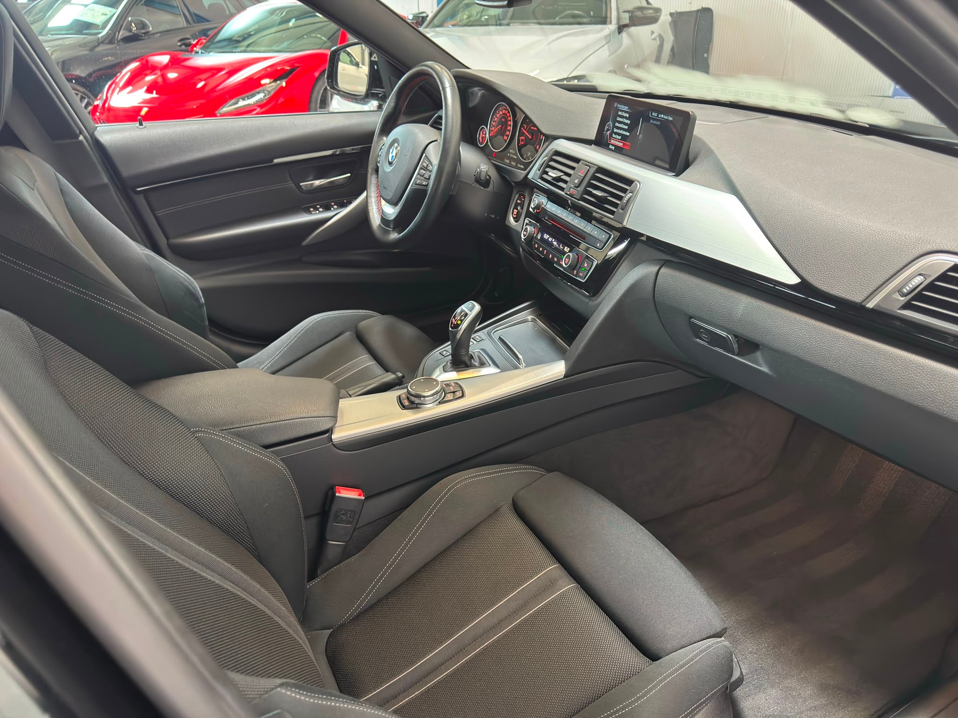 BMW 320d xDrive SAG Sportline-image-11
