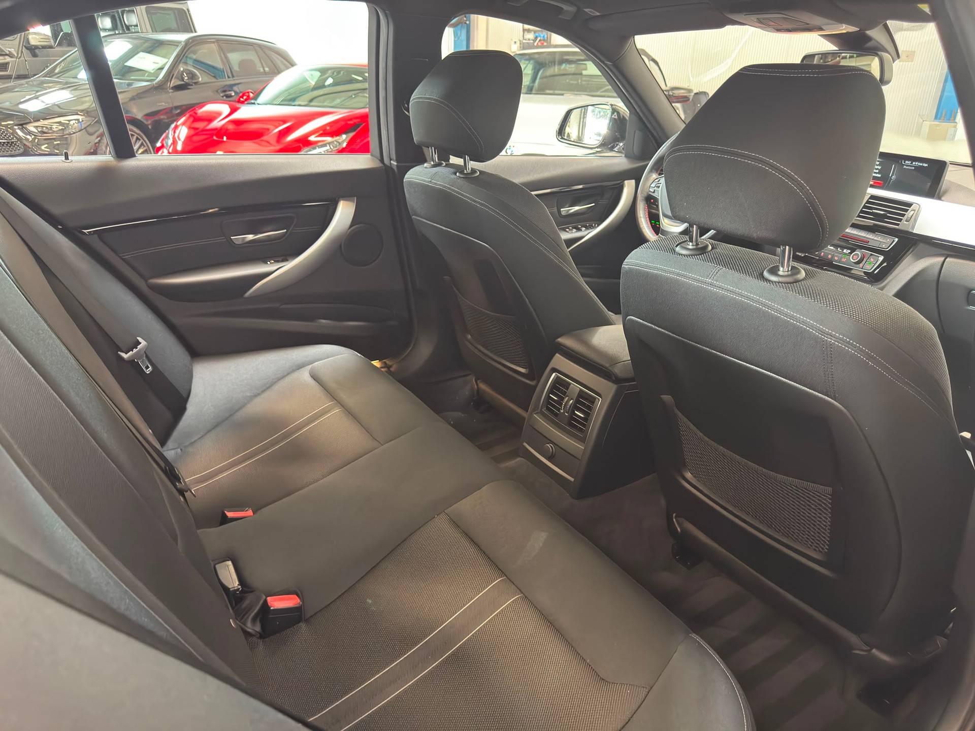 BMW 320d xDrive SAG Sportline-image-12