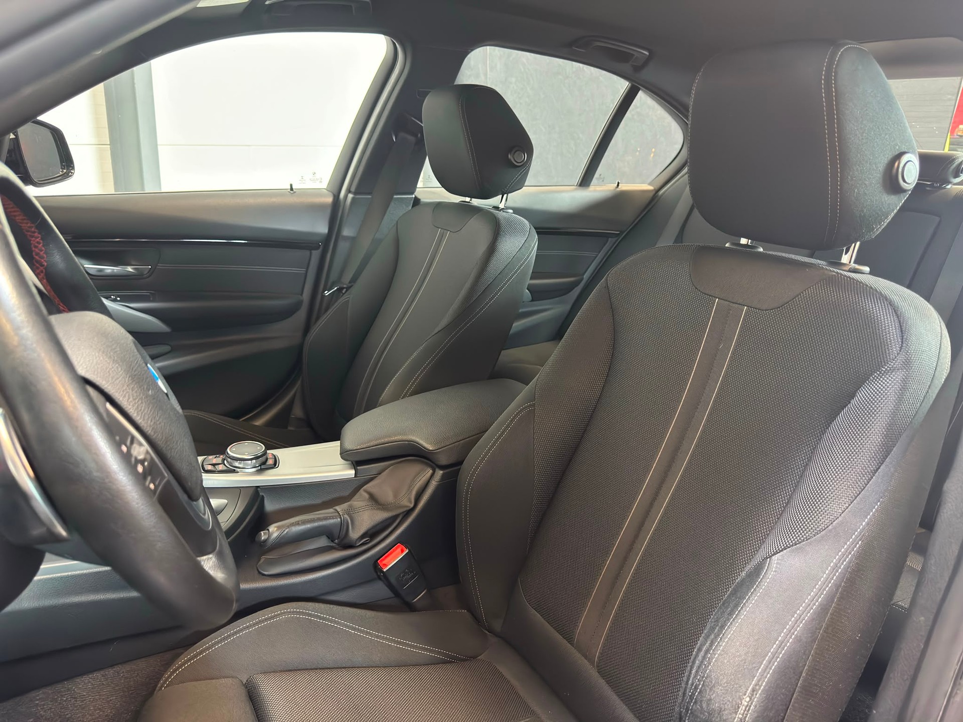 BMW 320d xDrive SAG Sportline-image-8