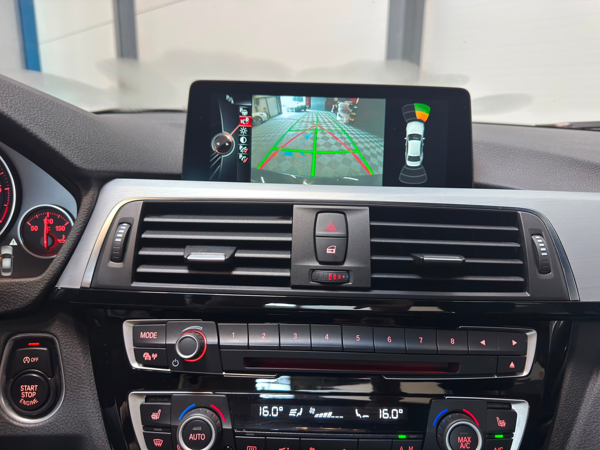 BMW 320d xDrive SAG Sportline-image-13