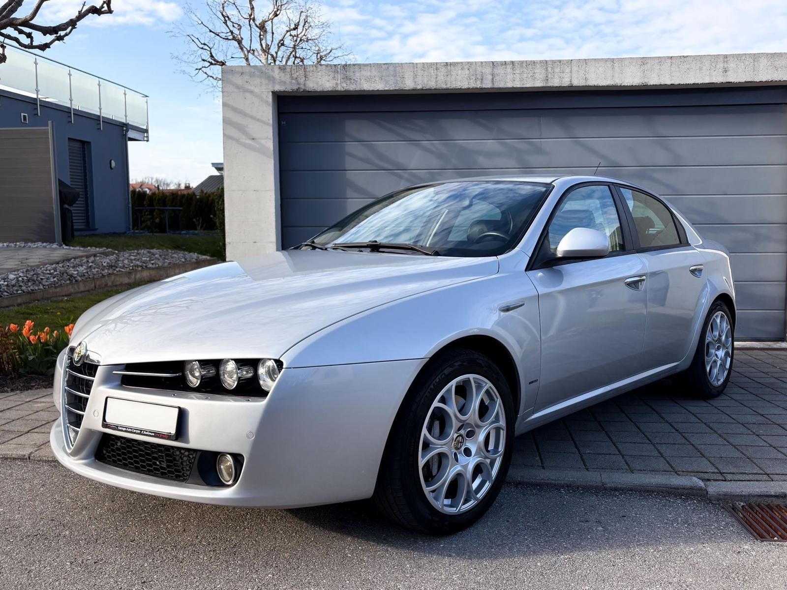 ALFA ROMEO 3.2 JTS V6 Q4 Distinctive-image-0