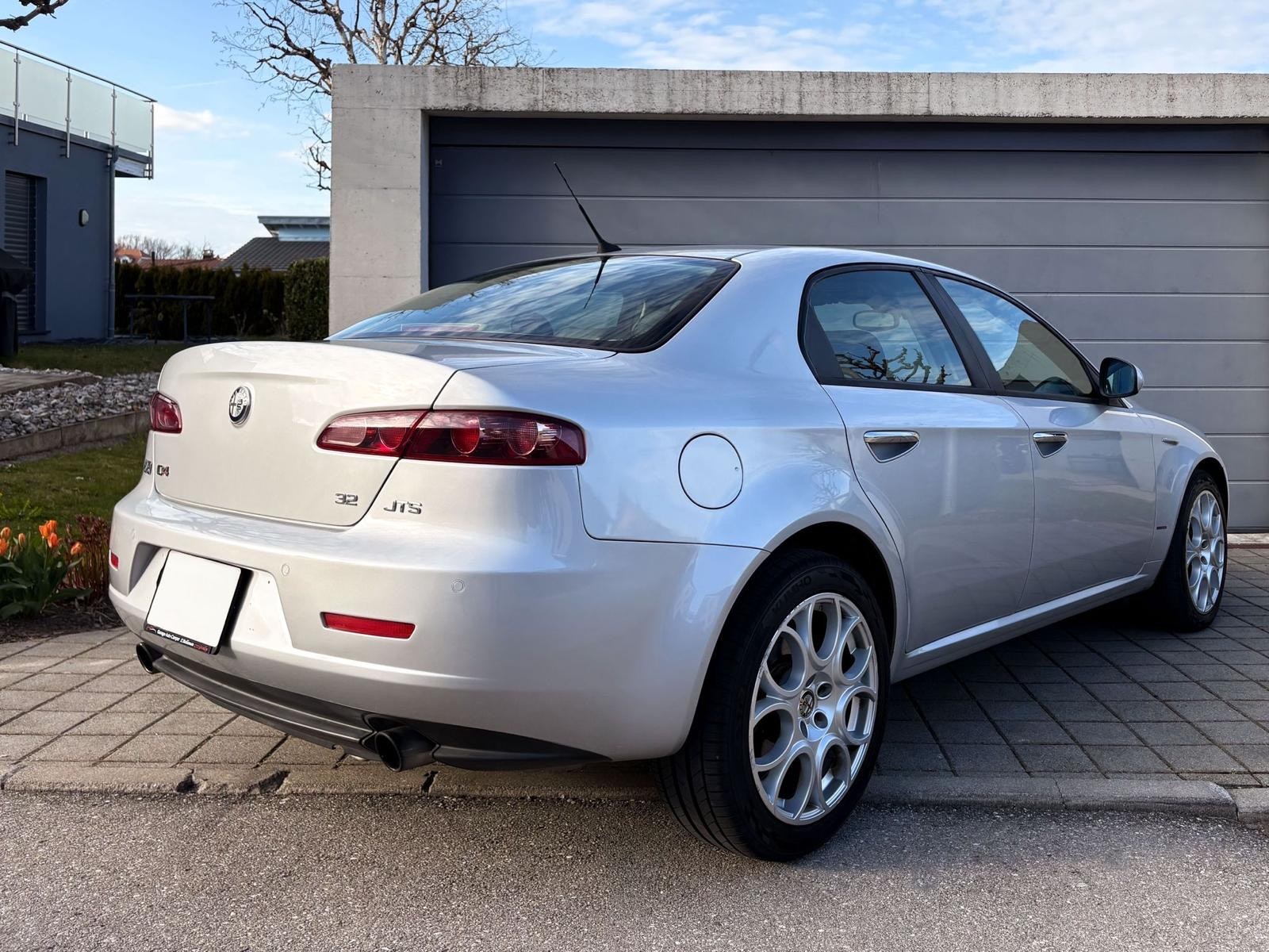 ALFA ROMEO 3.2 JTS V6 Q4 Distinctive-image-1