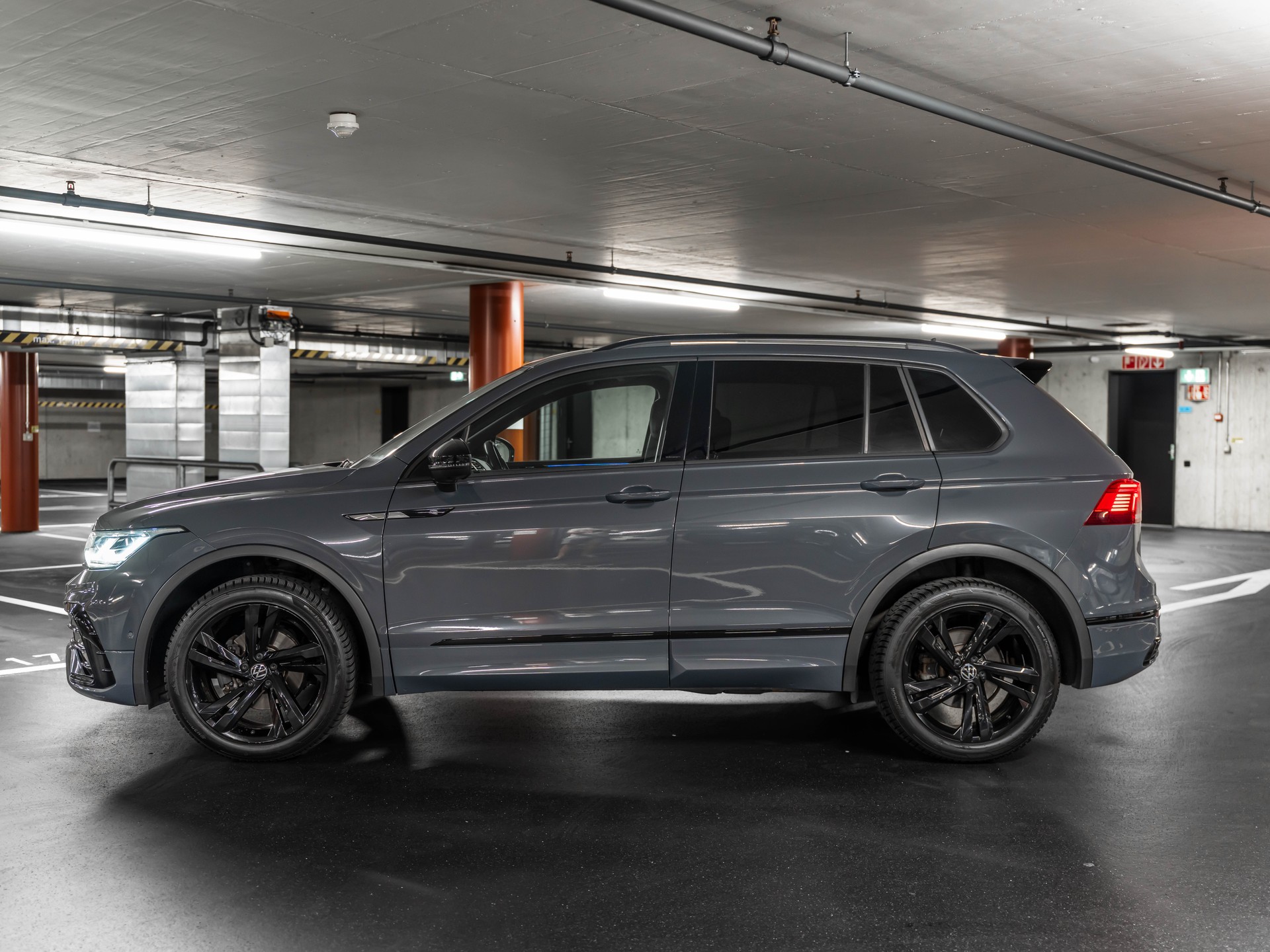 VW Tiguan 2.0 TDI SCR R-Line 4Motion DSG-image-4
