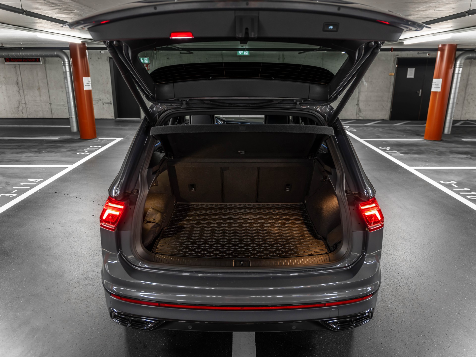 VW Tiguan 2.0 TDI SCR R-Line 4Motion DSG-image-8