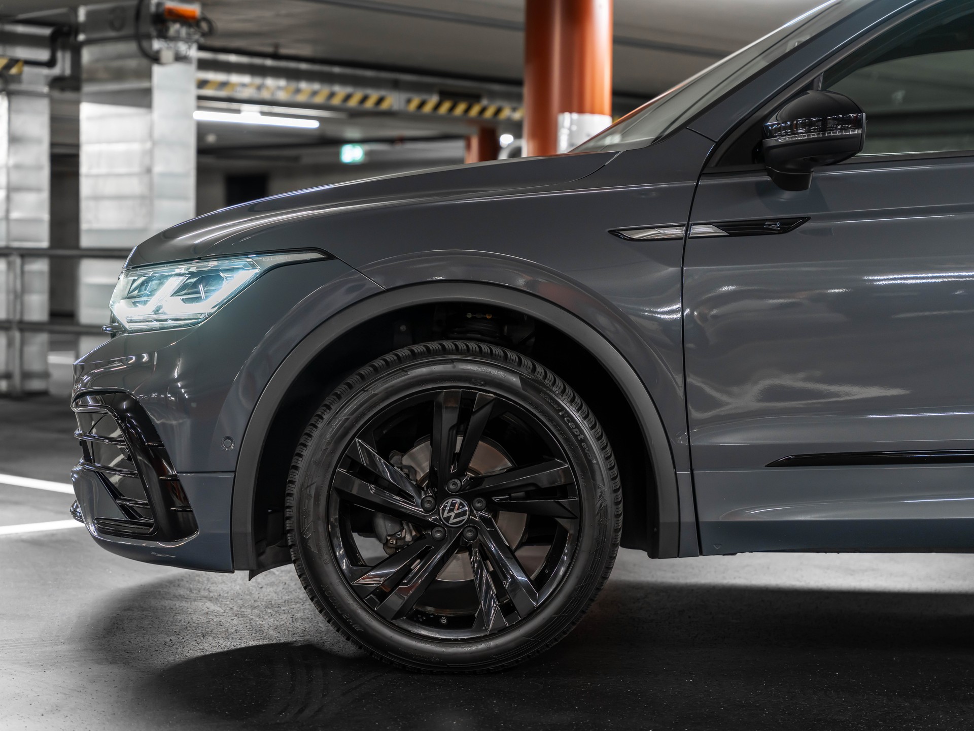 VW Tiguan 2.0 TDI SCR R-Line 4Motion DSG-image-2