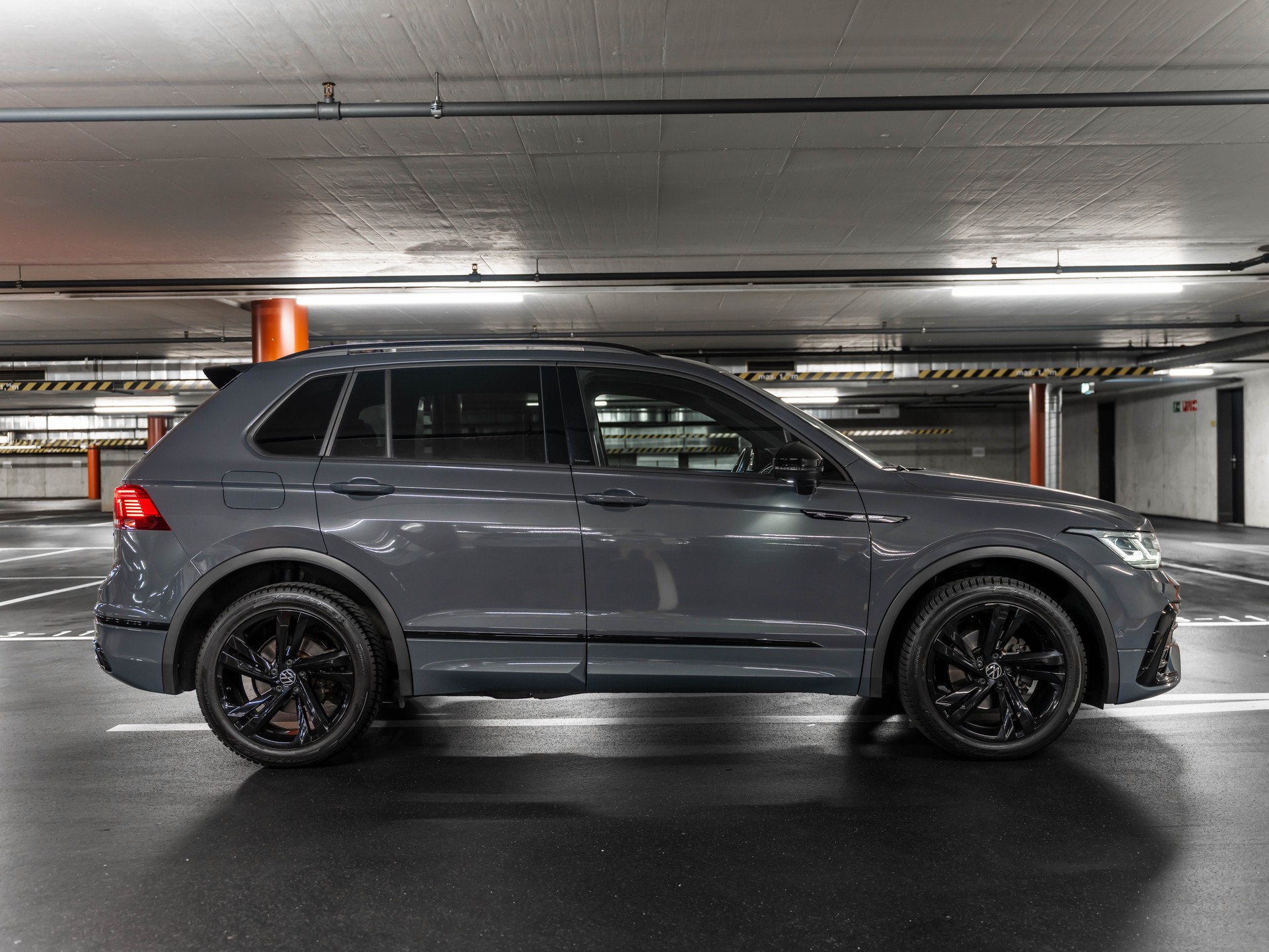 VW Tiguan 2.0 TDI SCR R-Line 4Motion DSG-image-11