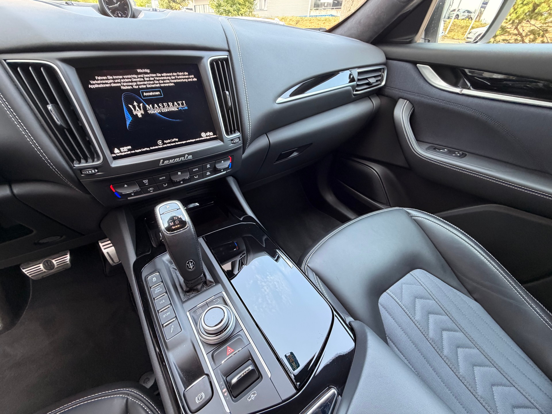 MASERATI Levante 3.0 V6 GranLusso Automatica-image-12