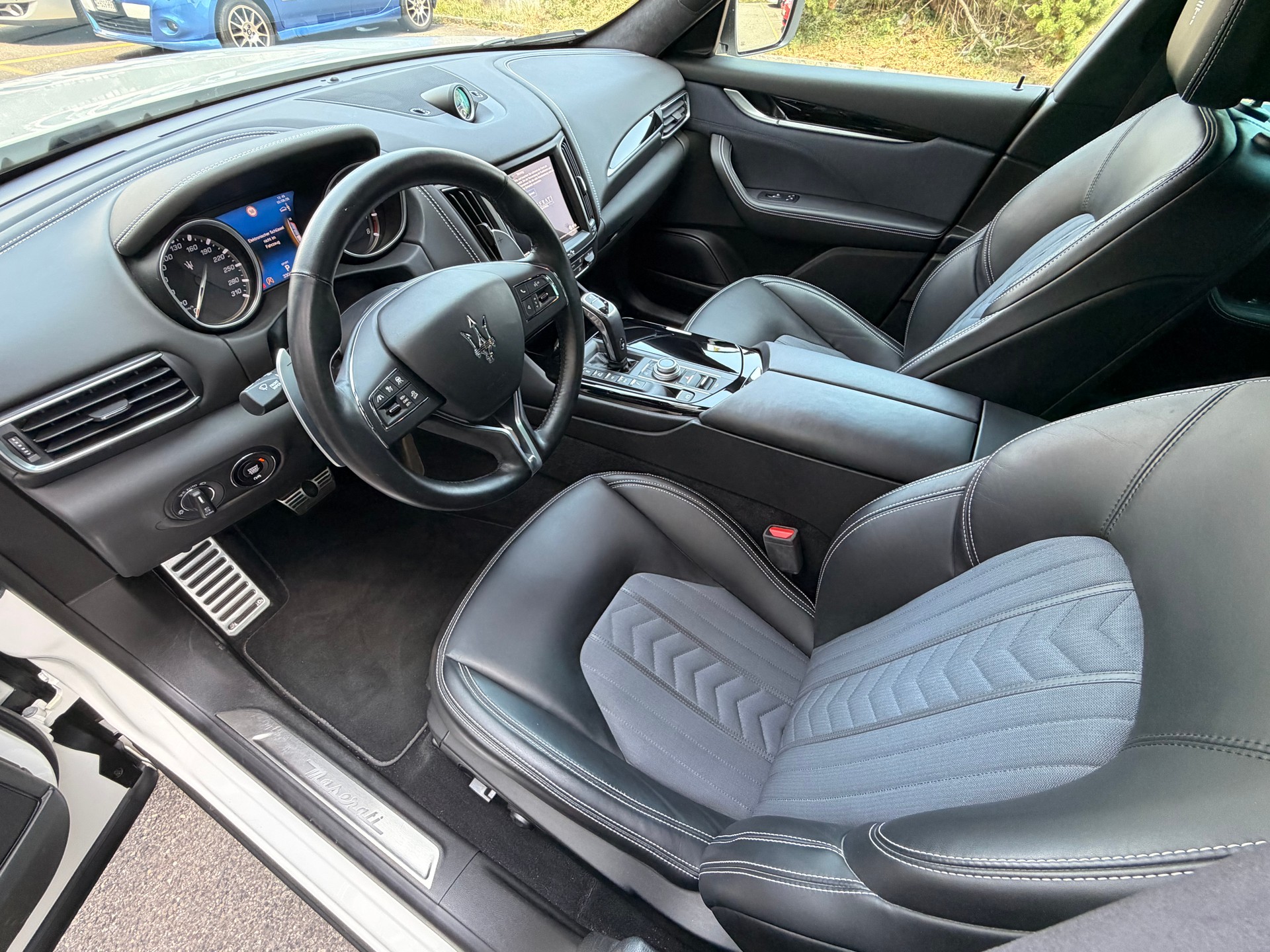 MASERATI Levante 3.0 V6 GranLusso Automatica-image-9