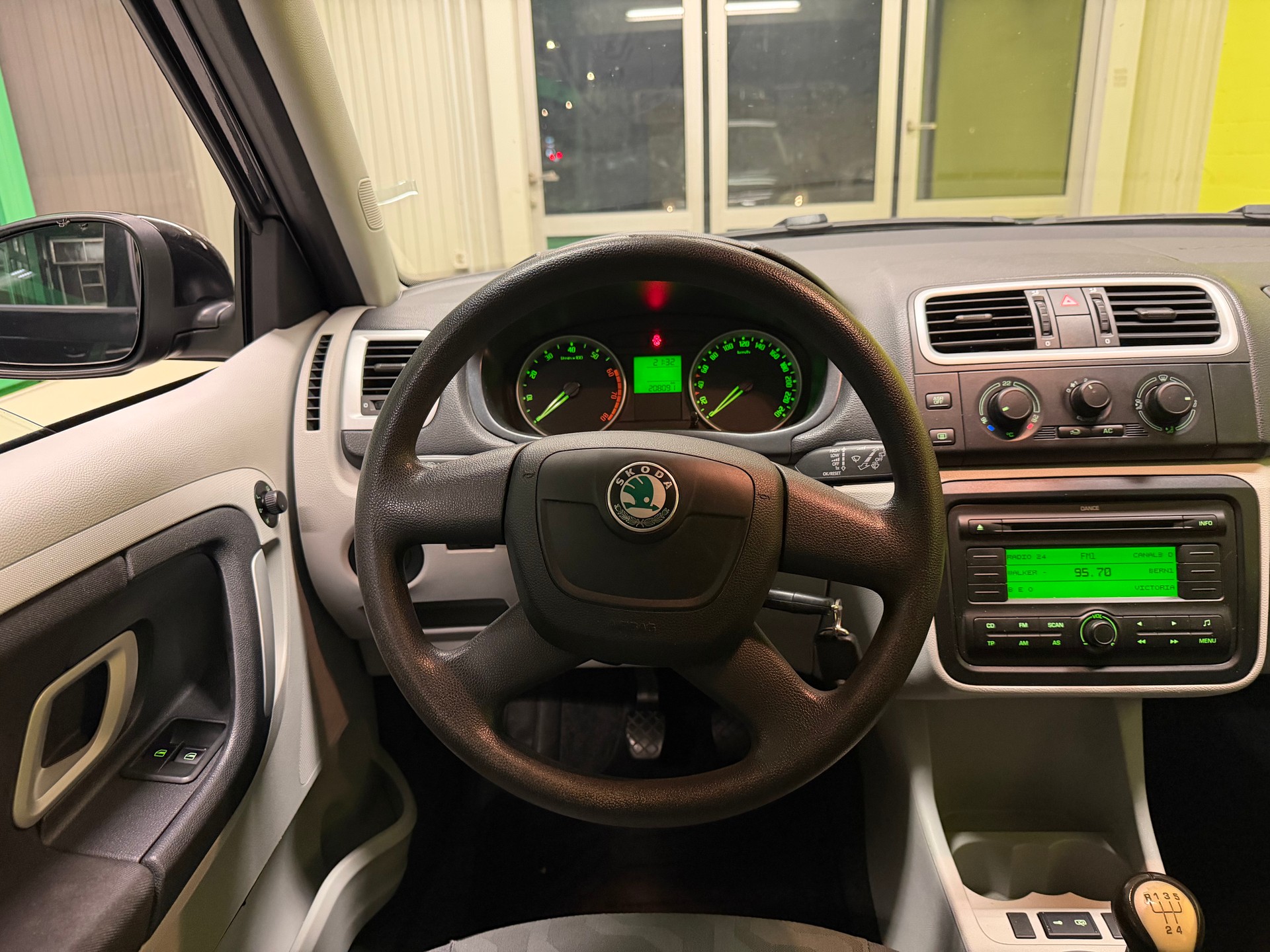 SKODA Fabia 1.2 Entry-image-14