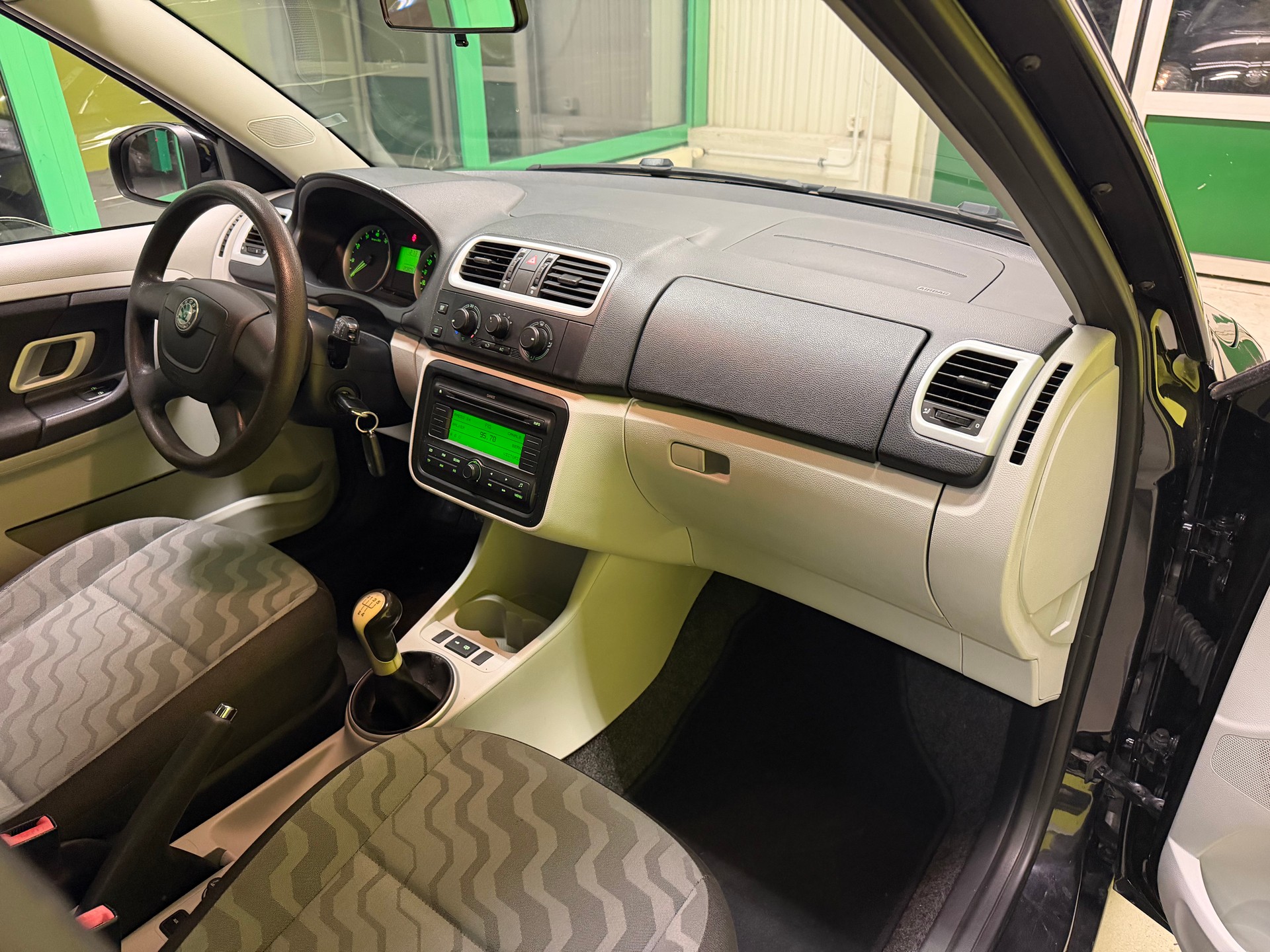 SKODA Fabia 1.2 Entry-image-8
