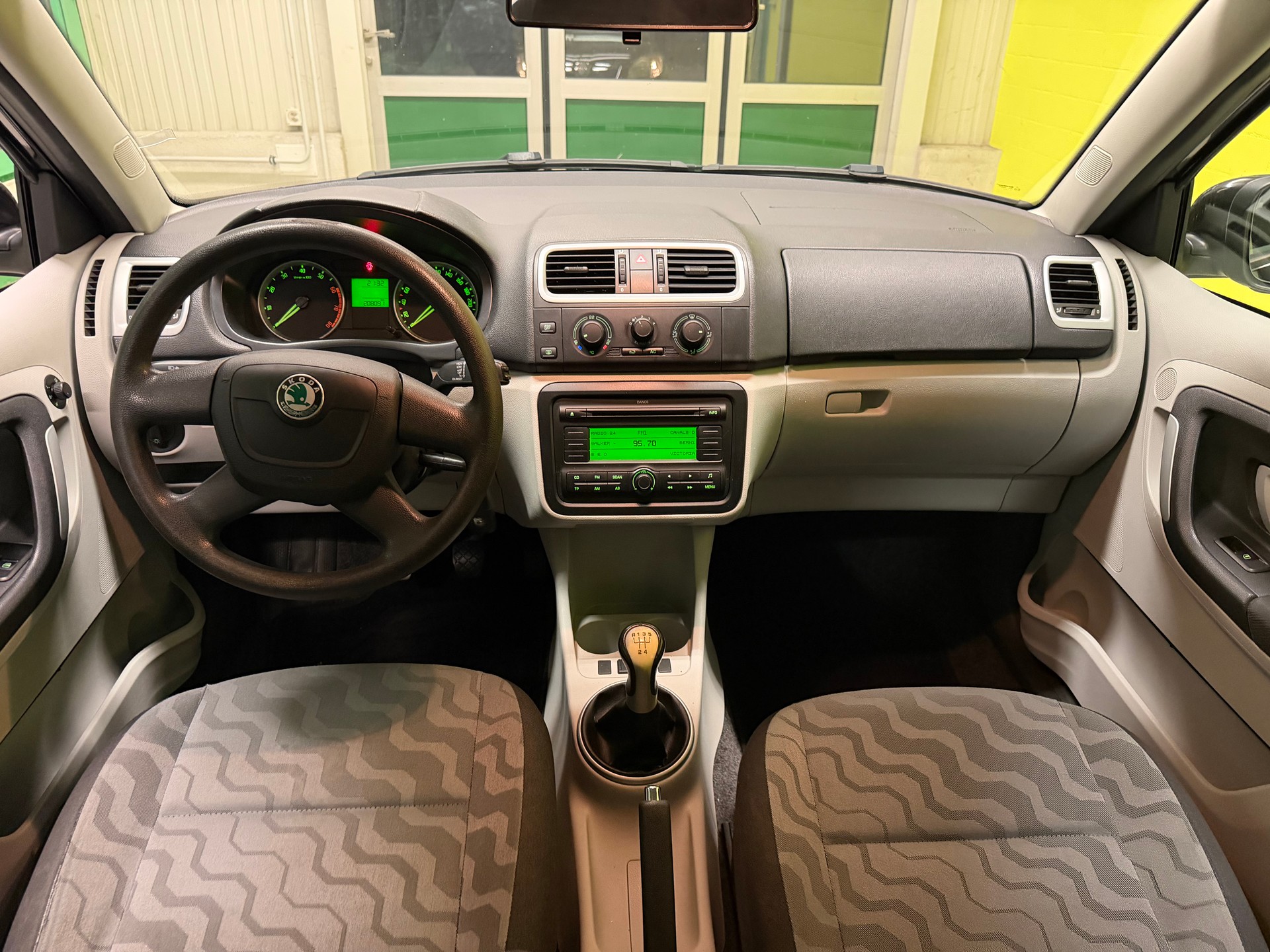 SKODA Fabia 1.2 Entry-image-12