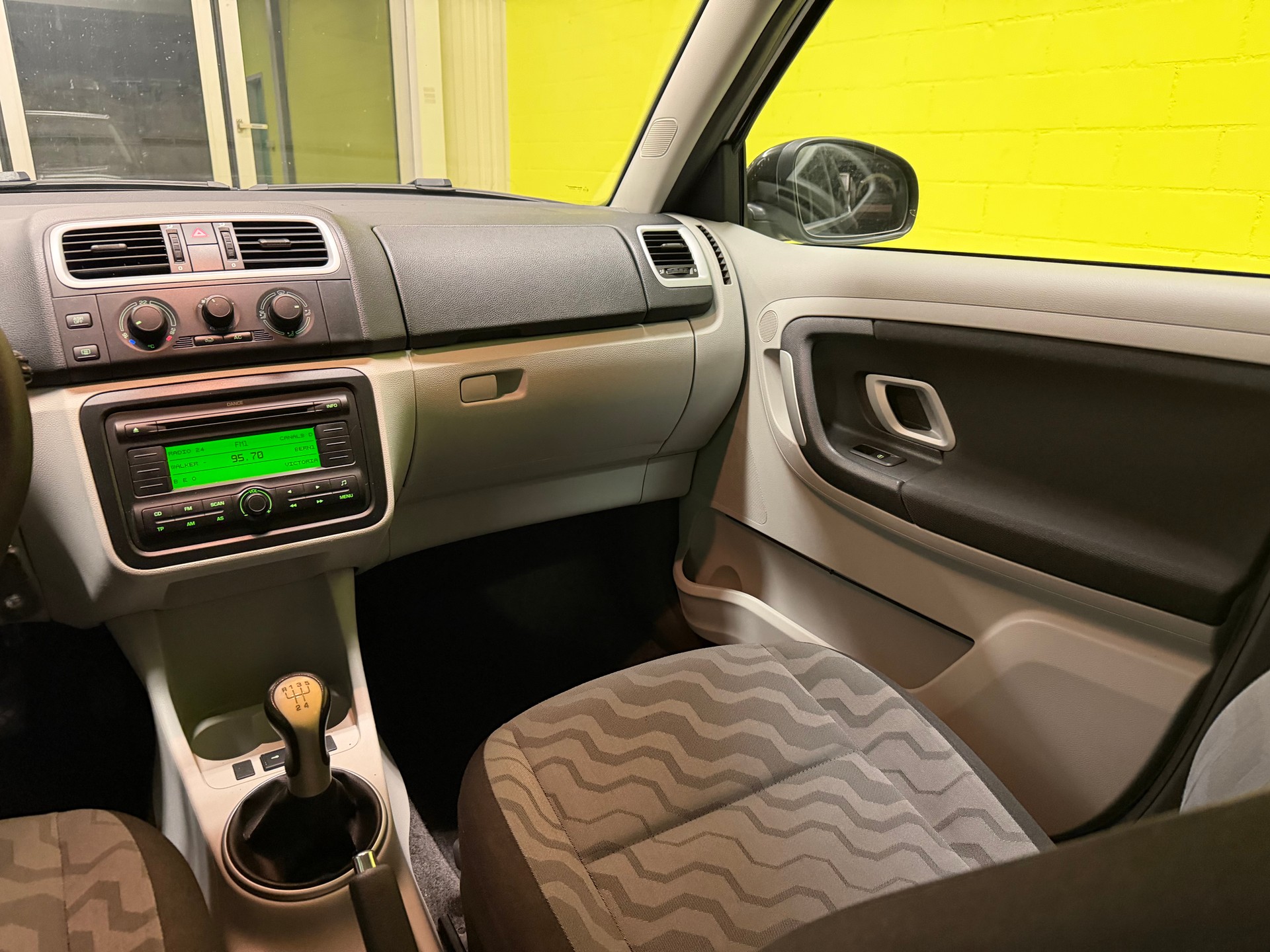 SKODA Fabia 1.2 Entry-image-13