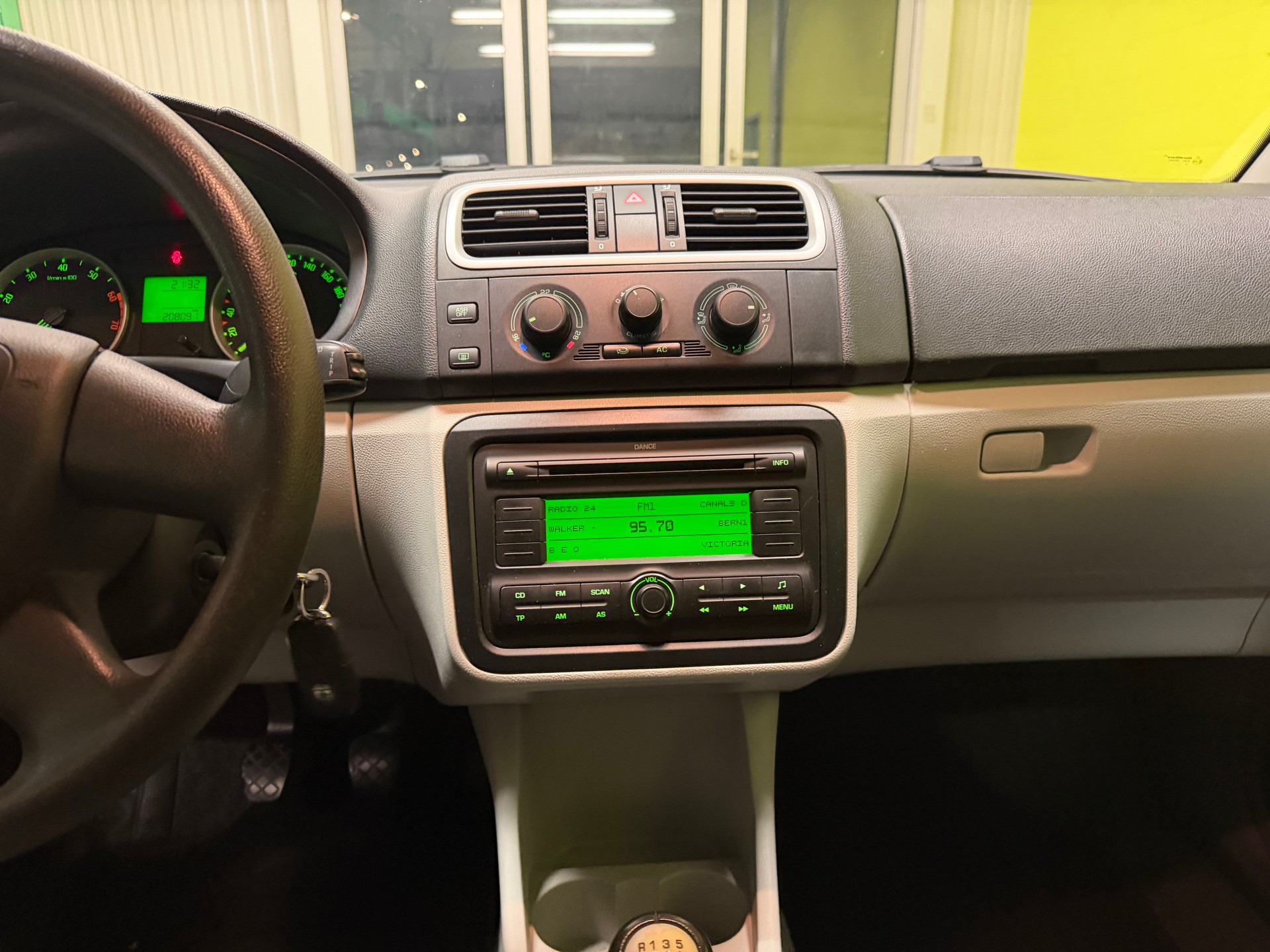 SKODA Fabia 1.2 Entry-image-15