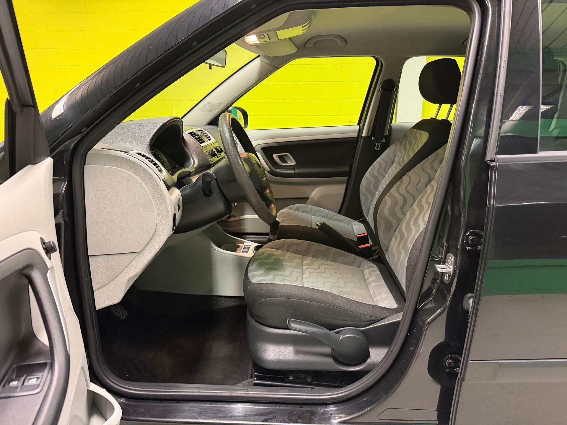 SKODA Fabia 1.2 Entry-image-16