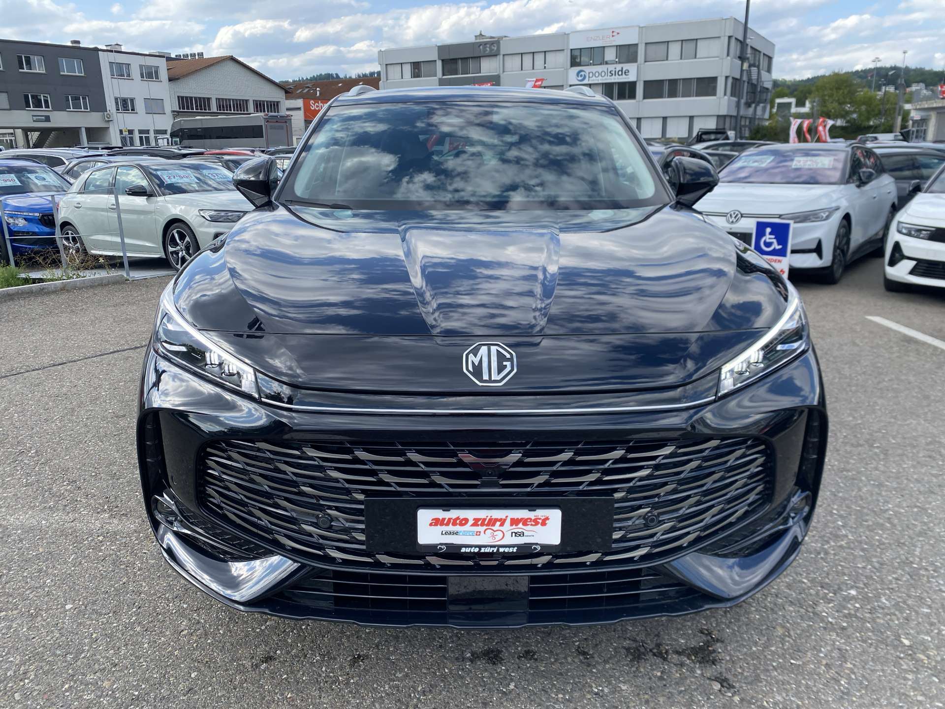 MG HS 1.5 T HEV+ Luxury 224PS Automat-image-13