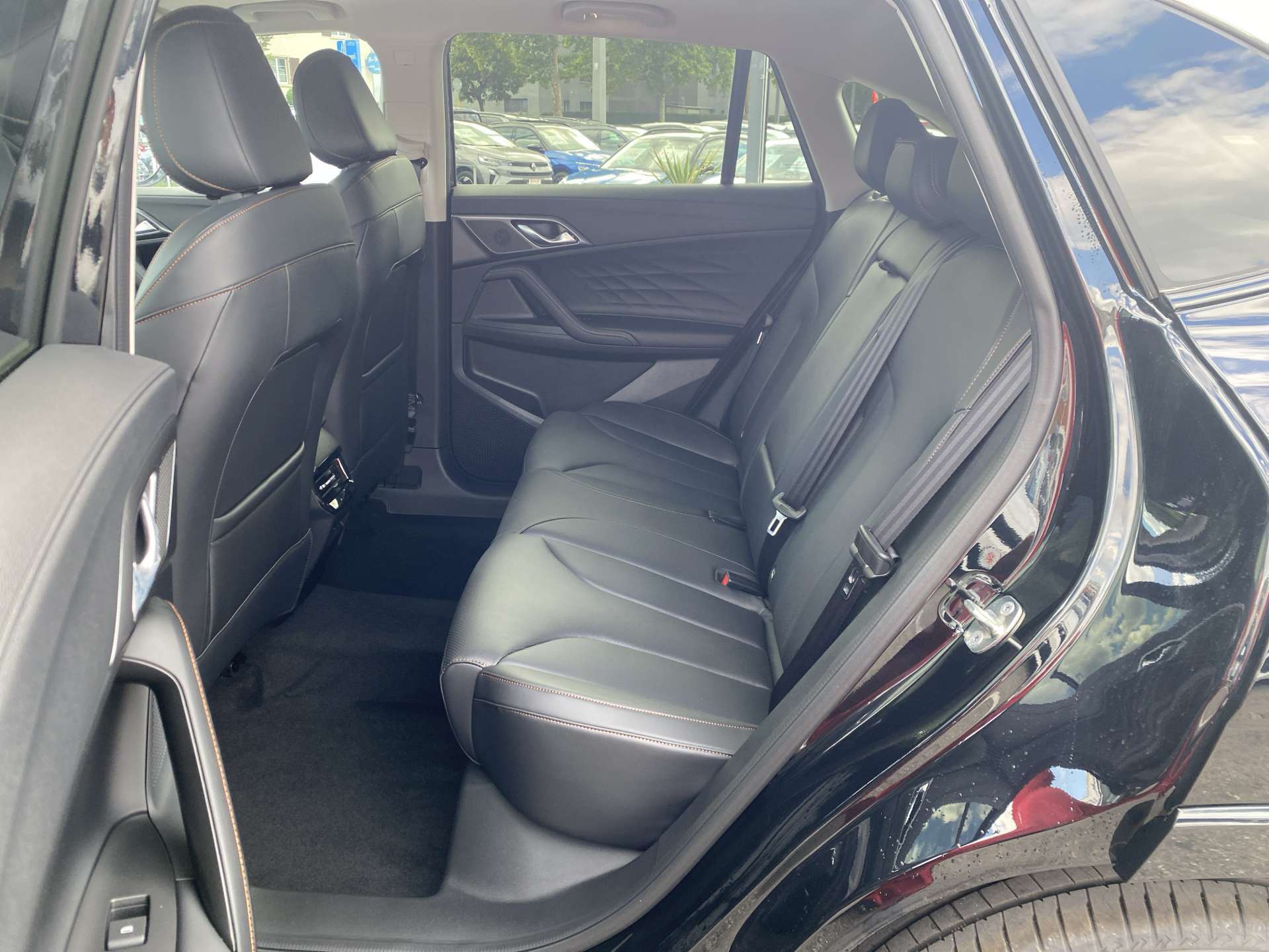 MG HS 1.5 T HEV+ Luxury 224PS Automat-image-6