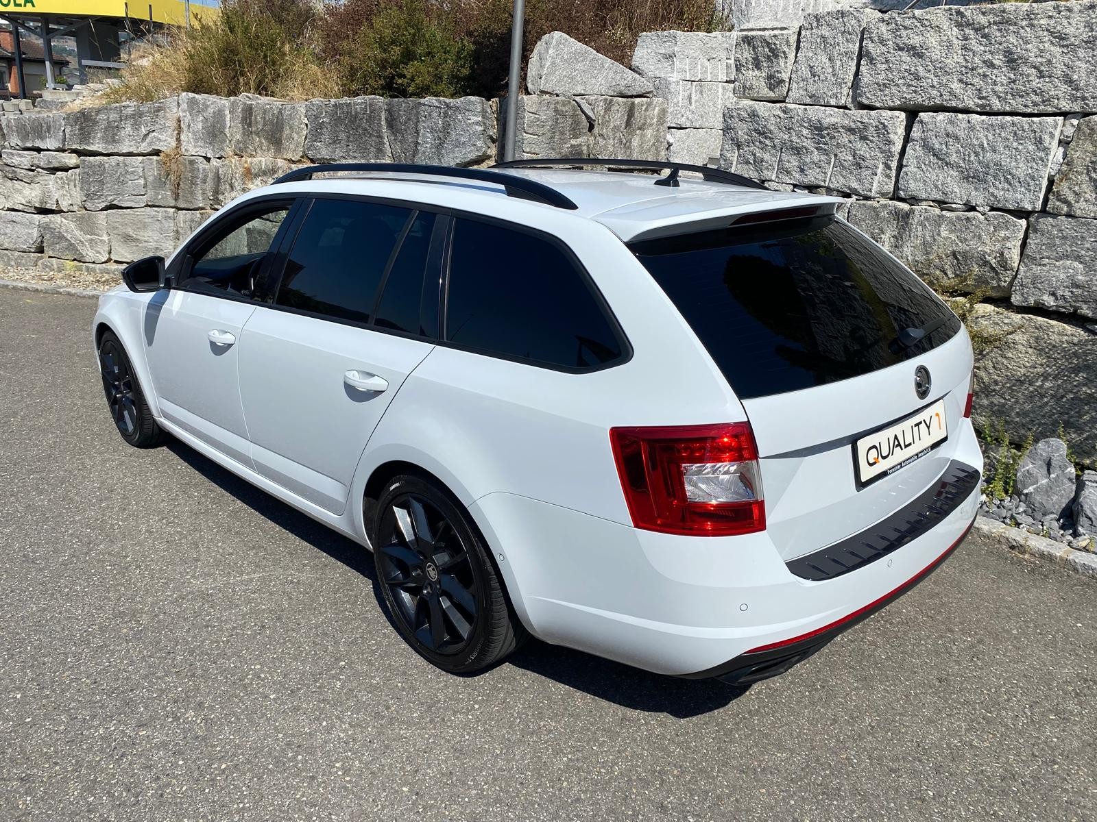 SKODA Octavia Combi 2.0 TSI RS DSG-image-2