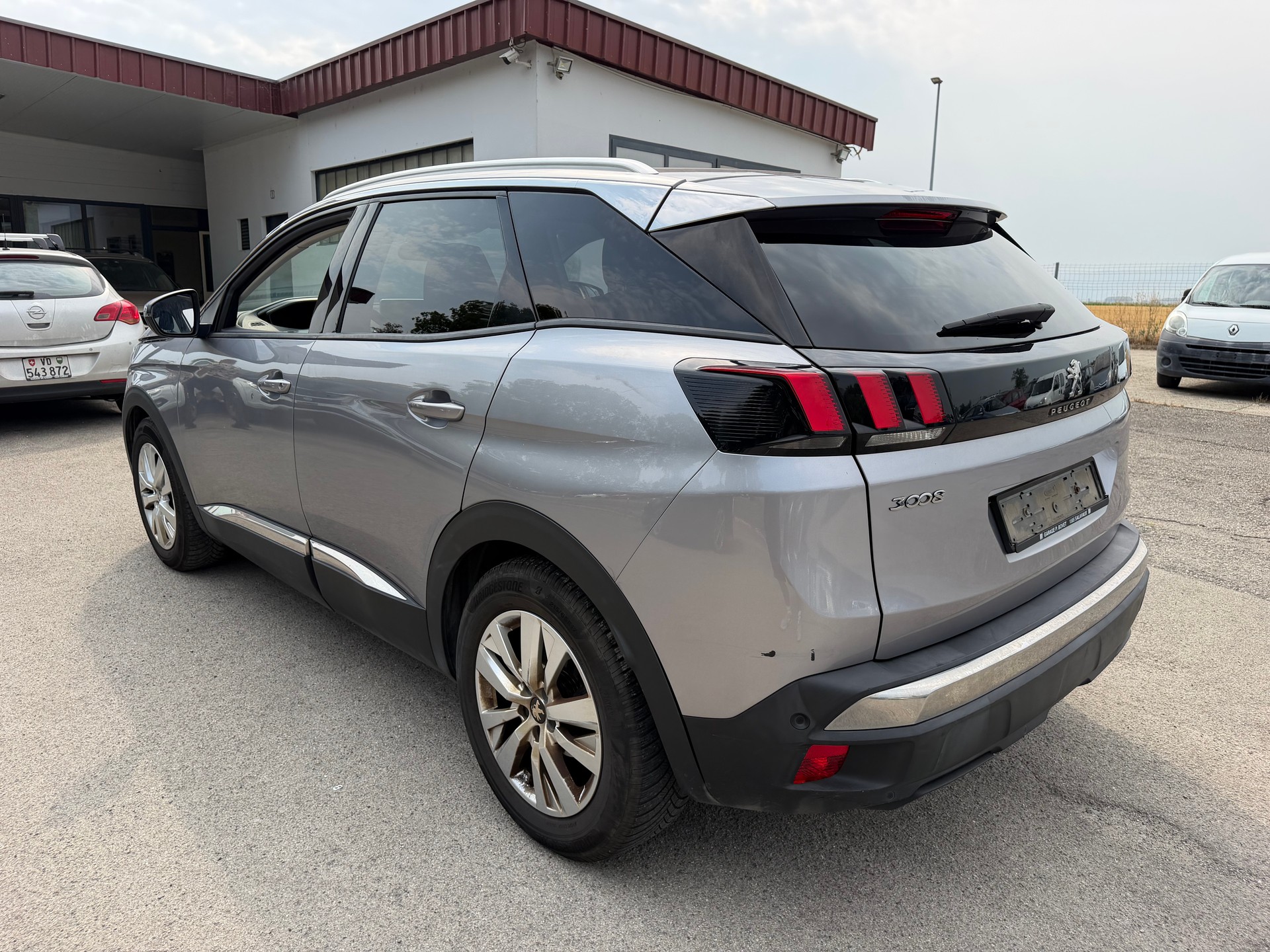 PEUGEOT 3008 1.2 PureTech Active EAT-image-7