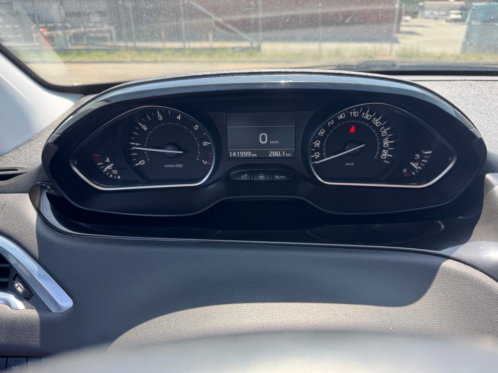 PEUGEOT 208 1.2 THP Allure-image-17