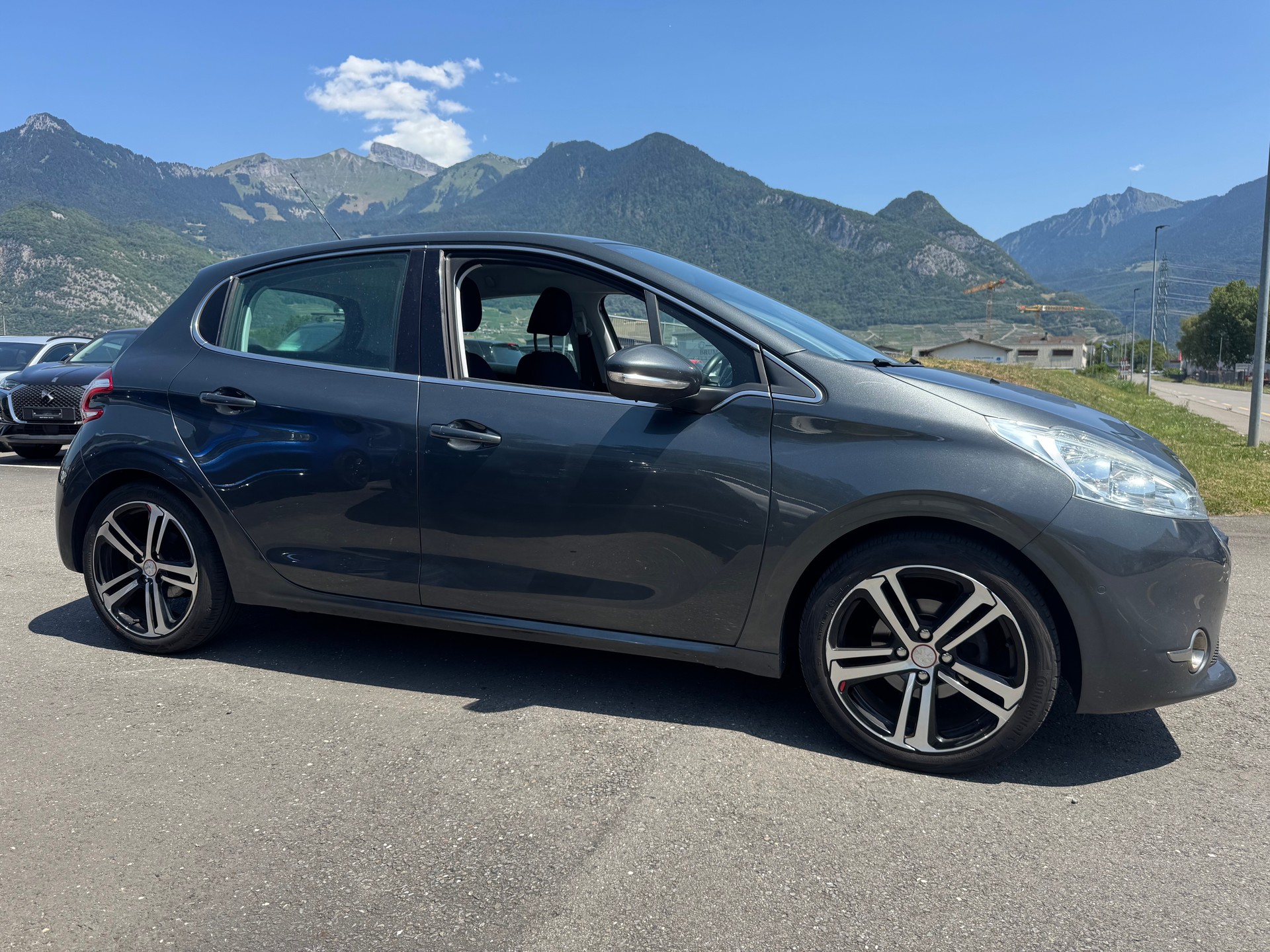 PEUGEOT 208 1.2 THP Allure-image-4