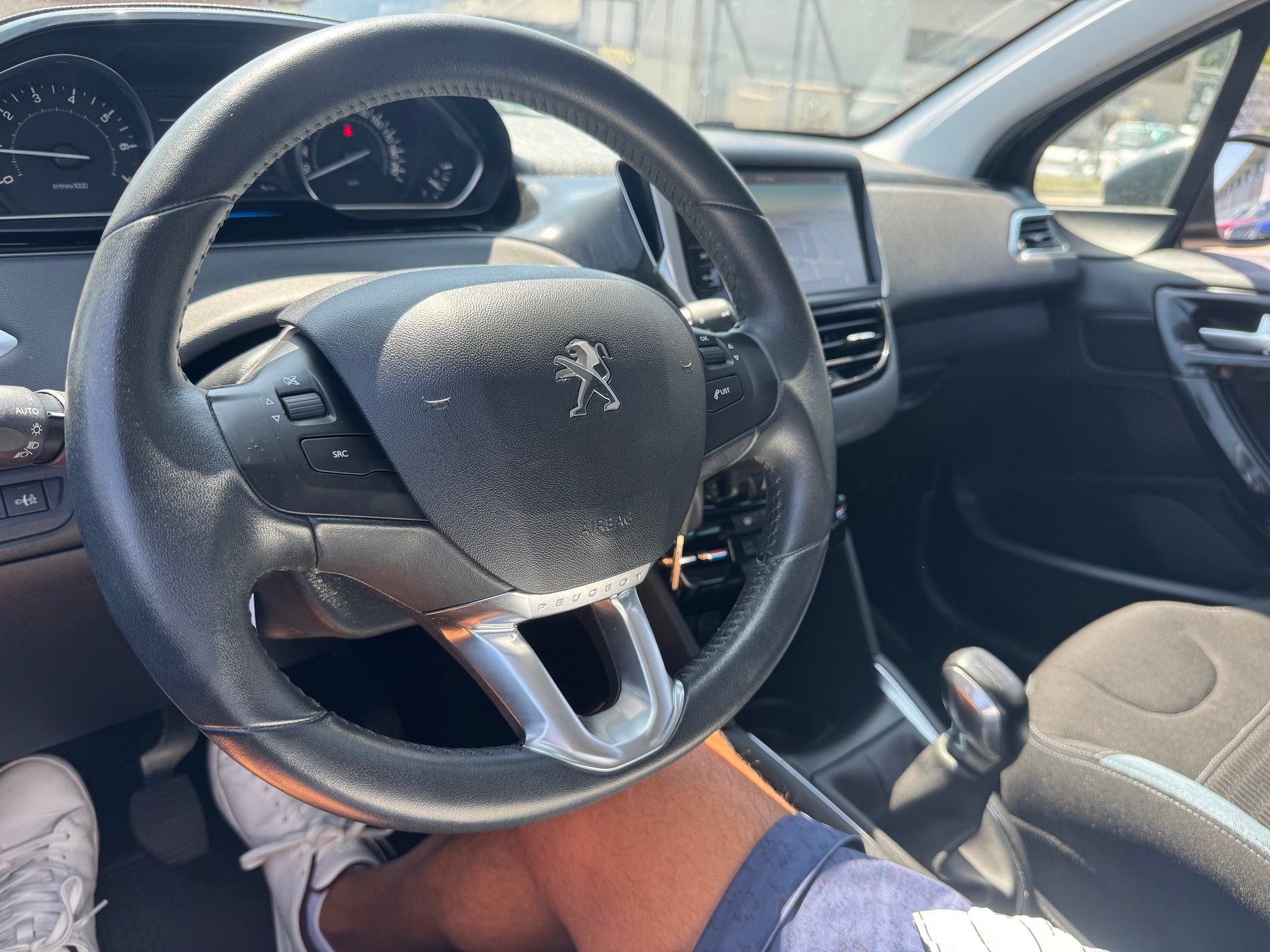 PEUGEOT 208 1.2 THP Allure-image-26