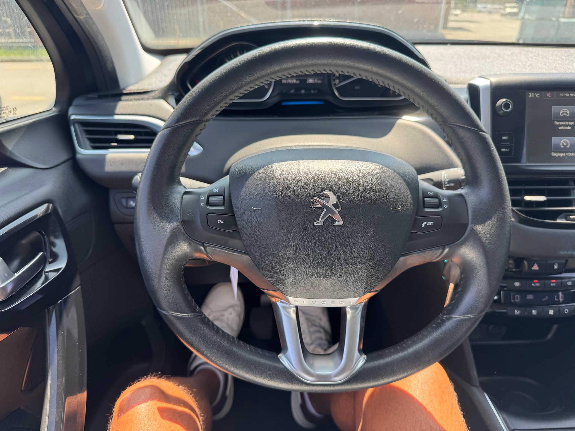 PEUGEOT 208 1.2 THP Allure-image-16