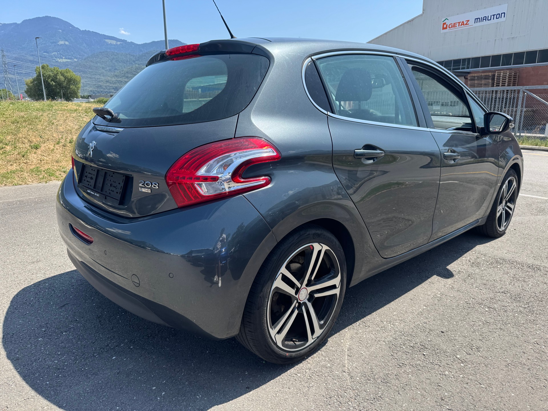 PEUGEOT 208 1.2 THP Allure-image-5