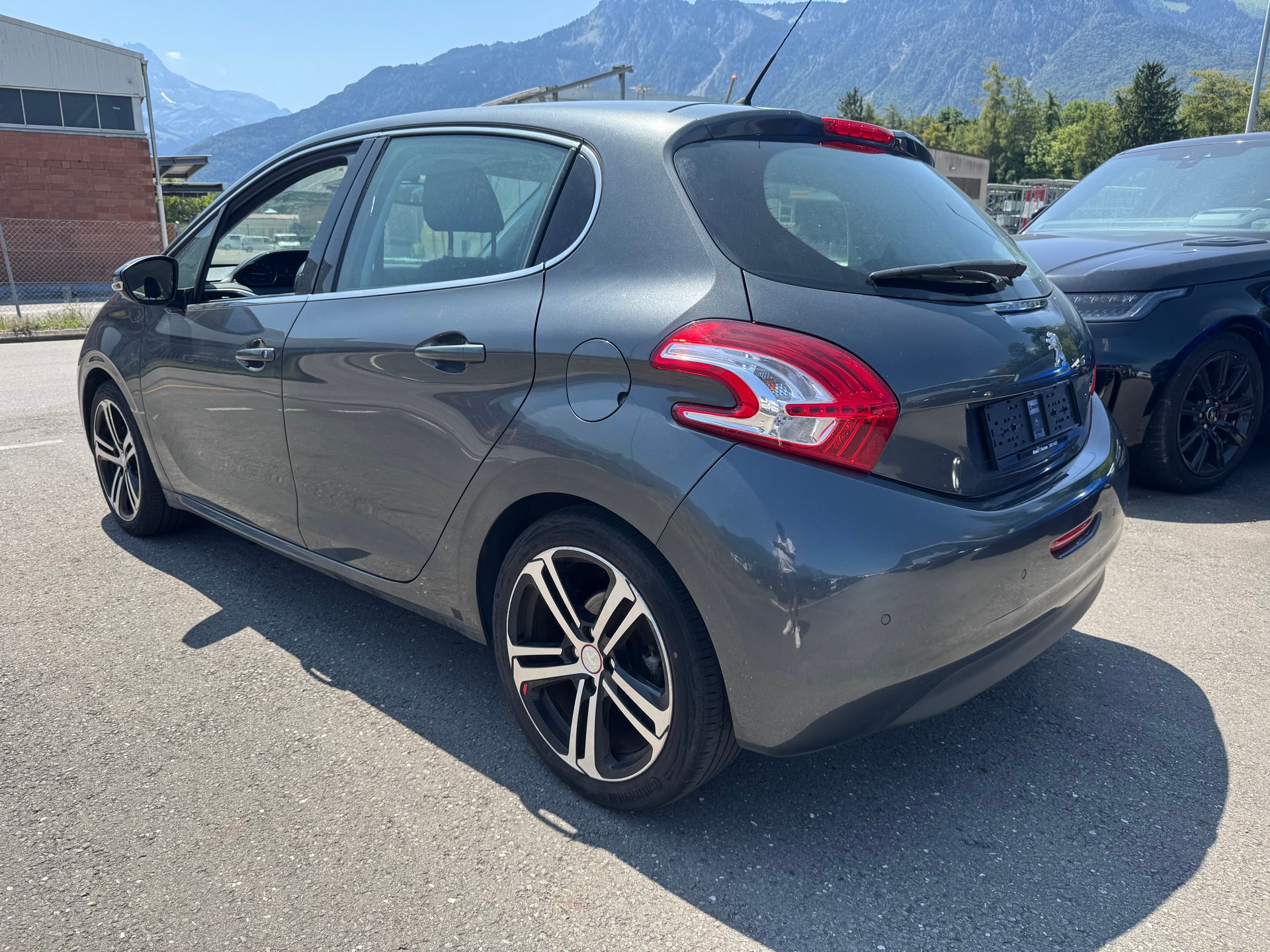 PEUGEOT 208 1.2 THP Allure-image-7