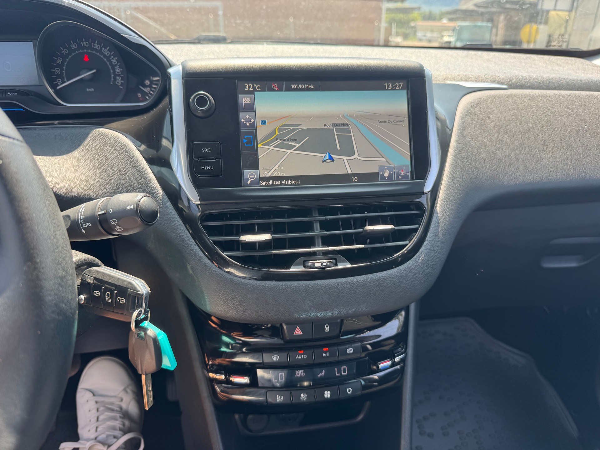 PEUGEOT 208 1.2 THP Allure-image-20