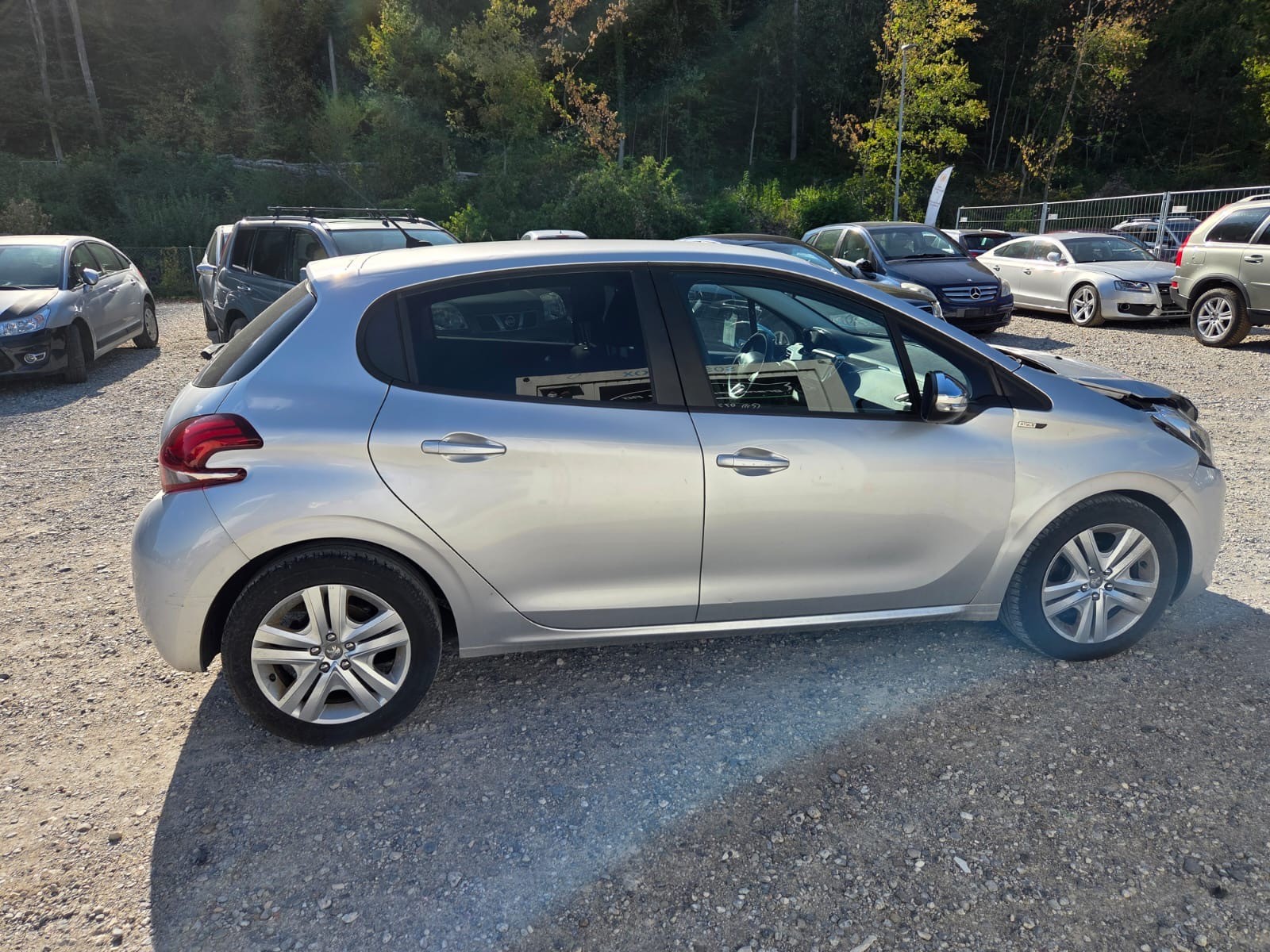 PEUGEOT 208 1.2 PureTech Style-image-4