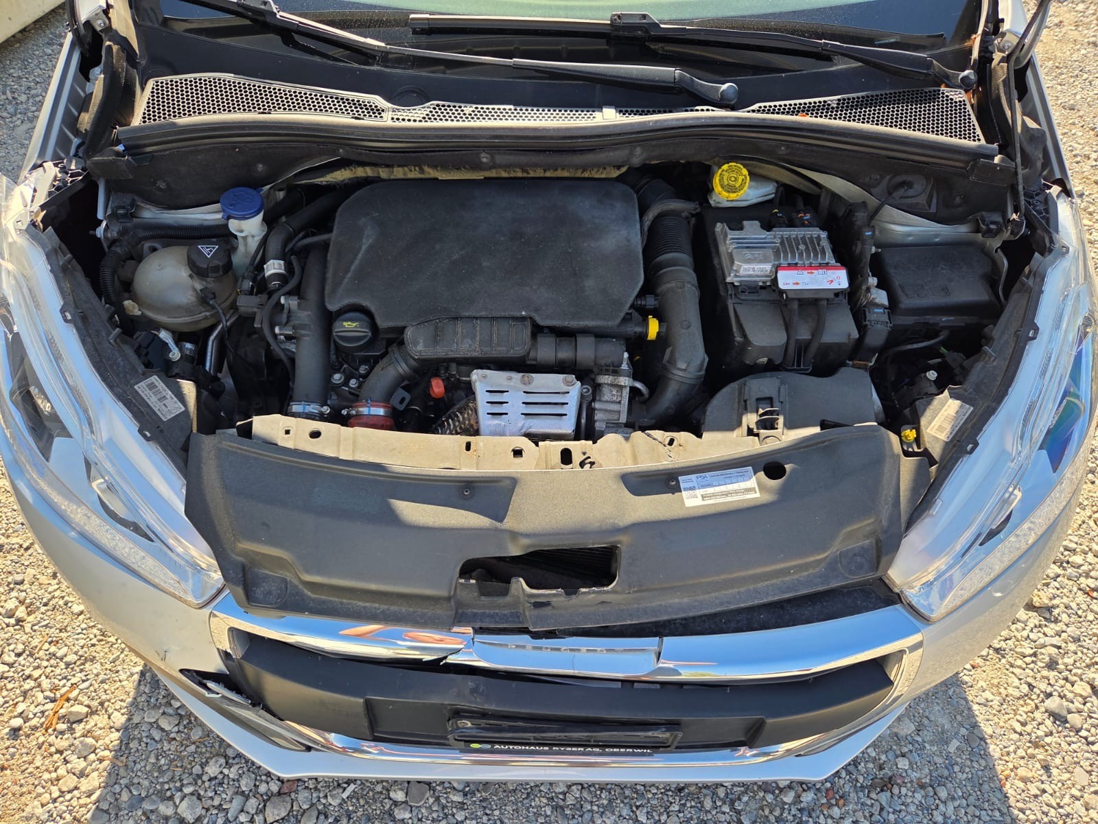 PEUGEOT 208 1.2 PureTech Style-image-9