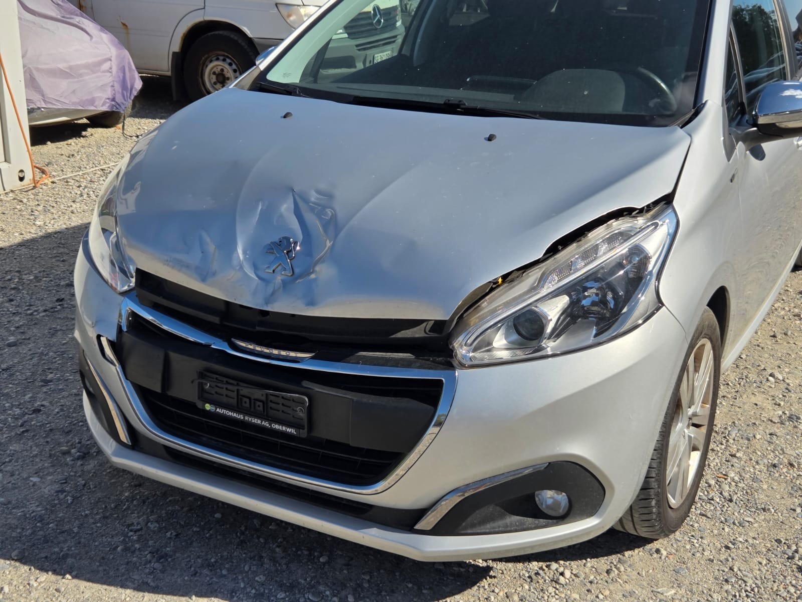 PEUGEOT 208 1.2 PureTech Style-image-1