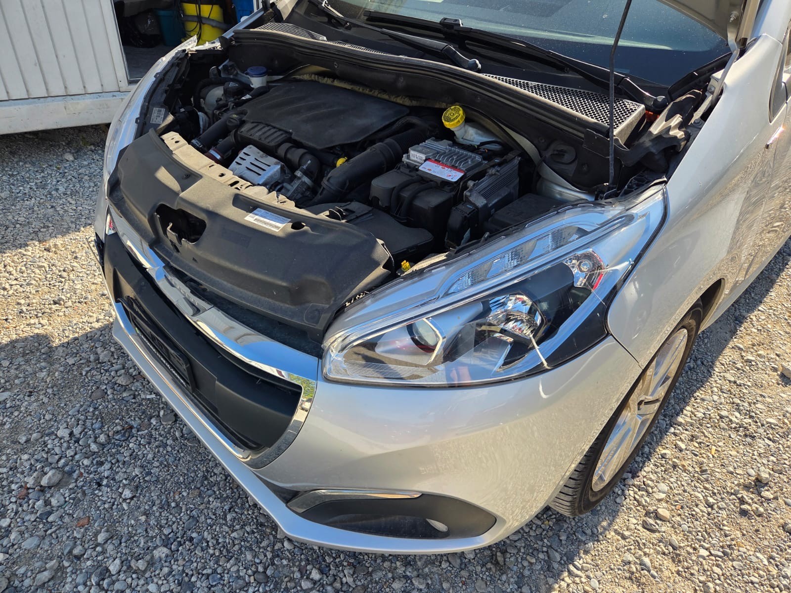 PEUGEOT 208 1.2 PureTech Style-image-8
