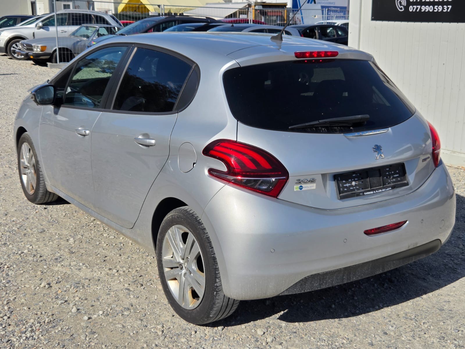 PEUGEOT 208 1.2 PureTech Style-image-5