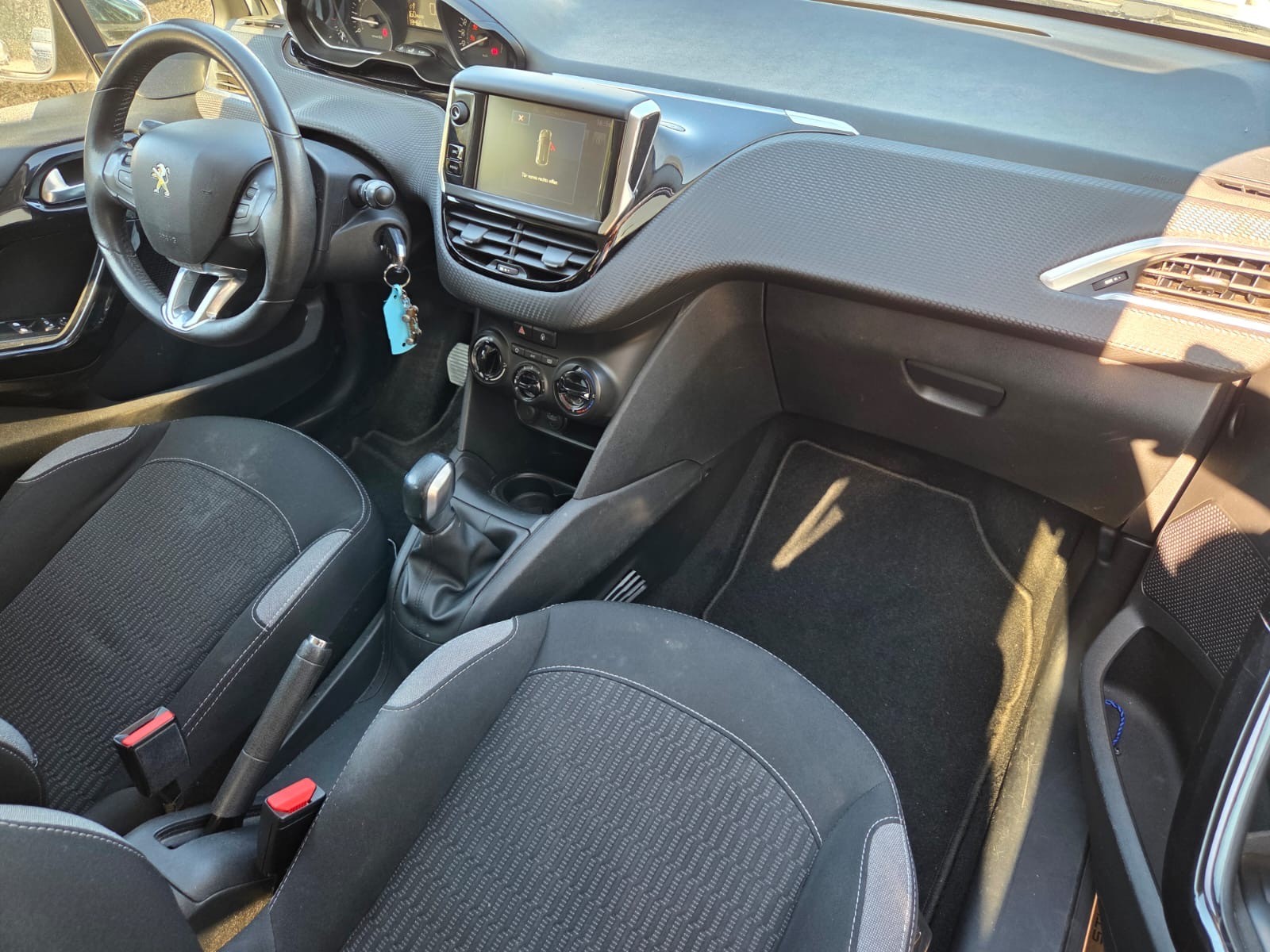 PEUGEOT 208 1.2 PureTech Style-image-12