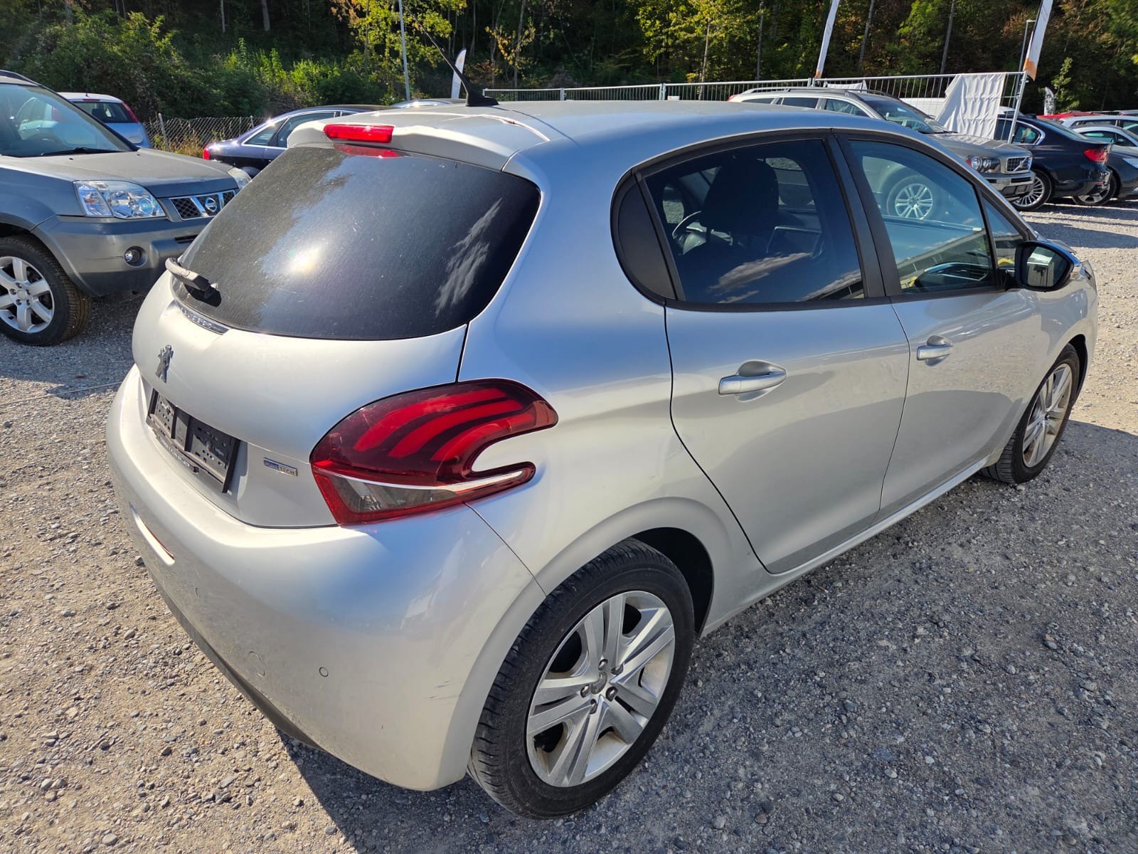 PEUGEOT 208 1.2 PureTech Style-image-6