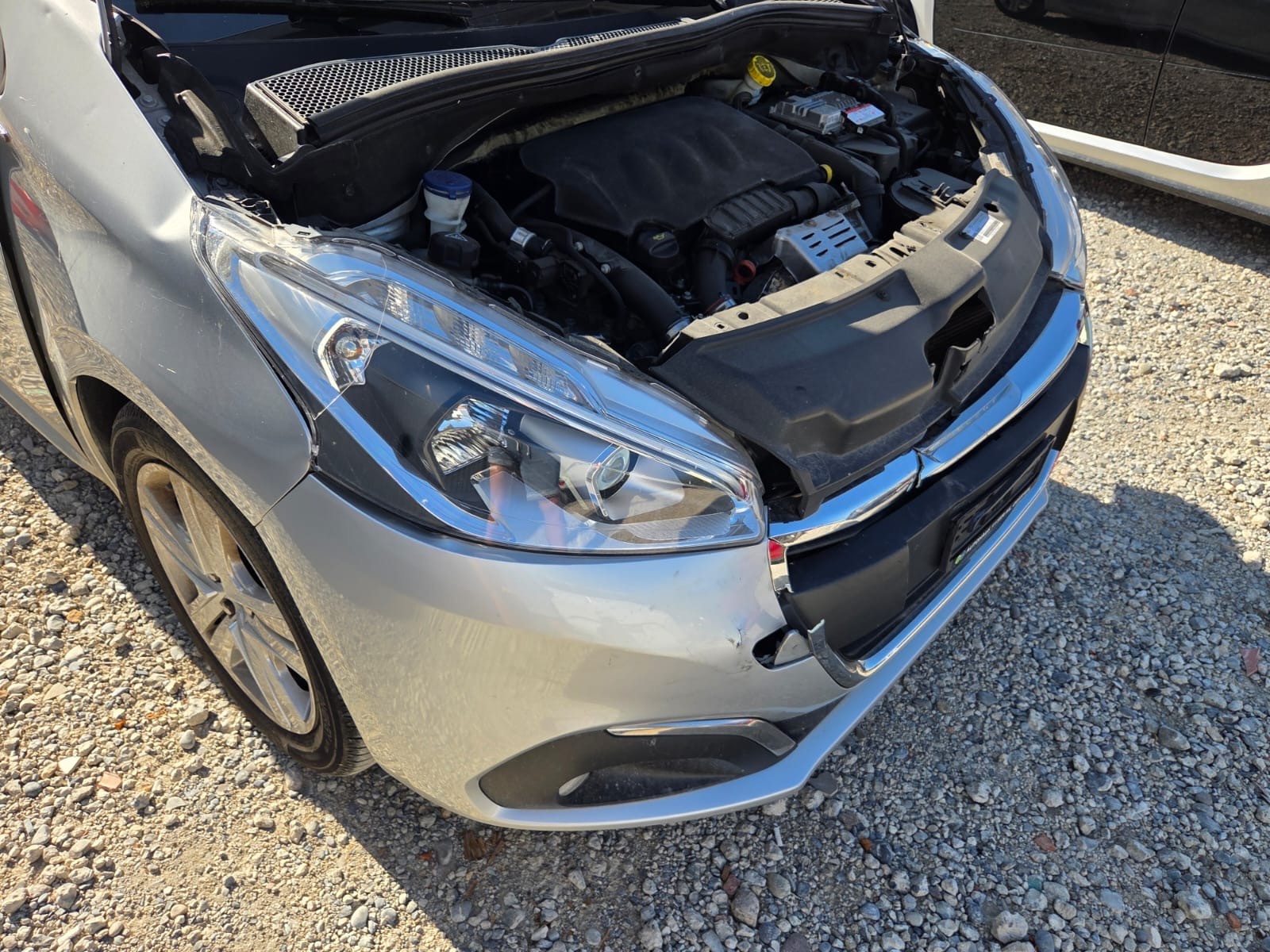 PEUGEOT 208 1.2 PureTech Style-image-7