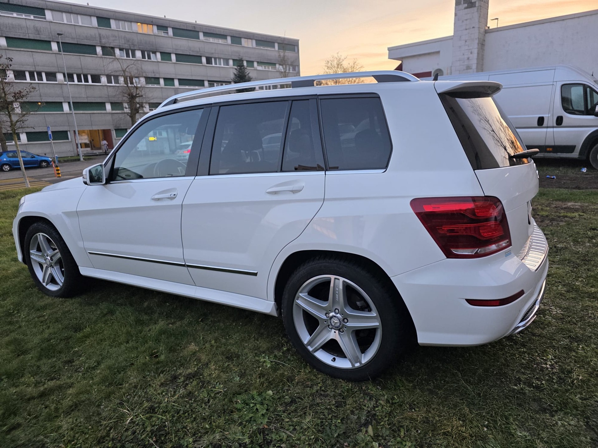MERCEDES-BENZ GLK 250 BlueTEC 4Matic 7G-Tronic AMG Paket-image-3
