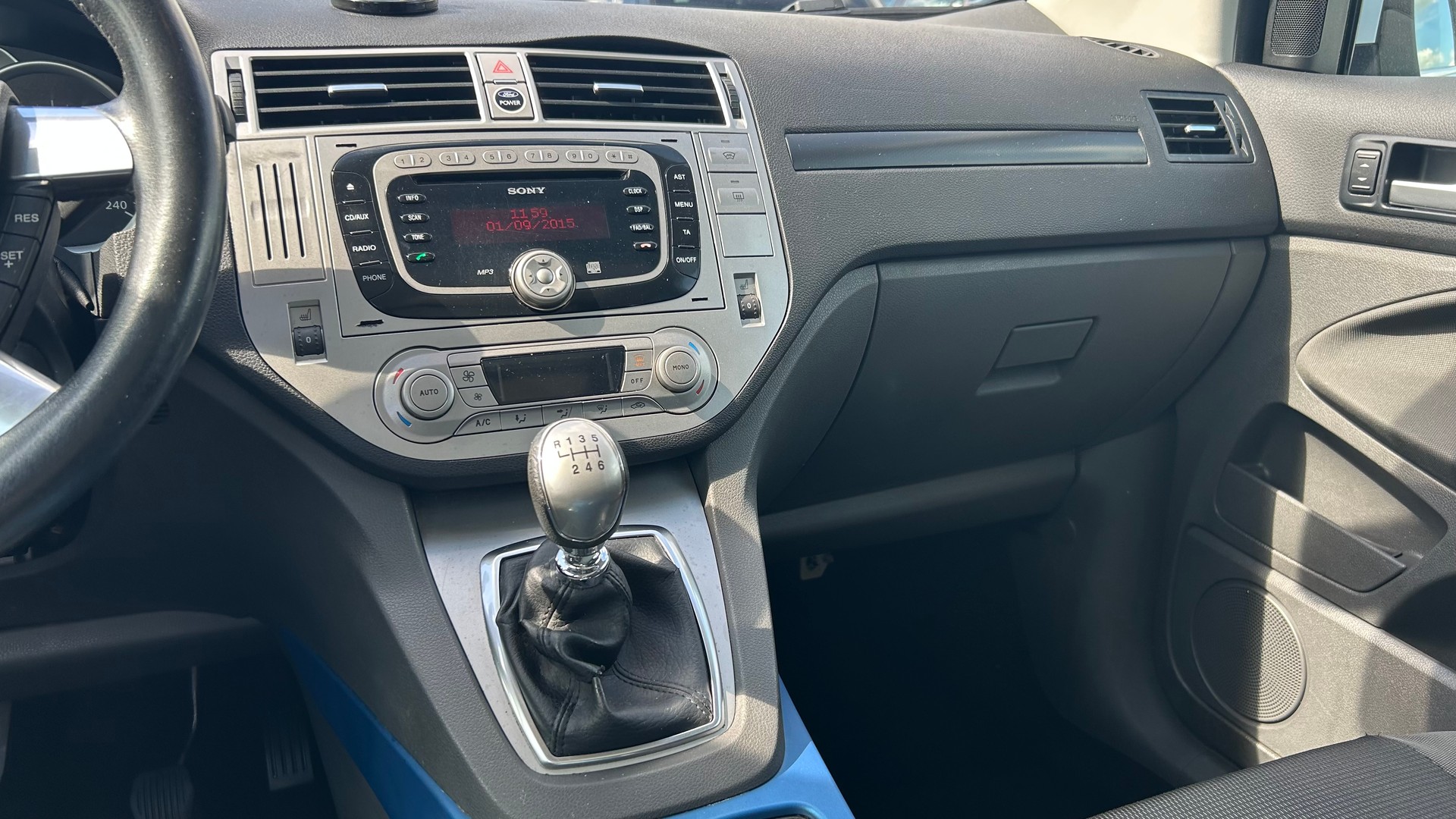 FORD Kuga 2.0 TDCi Carving 4WD-image-8