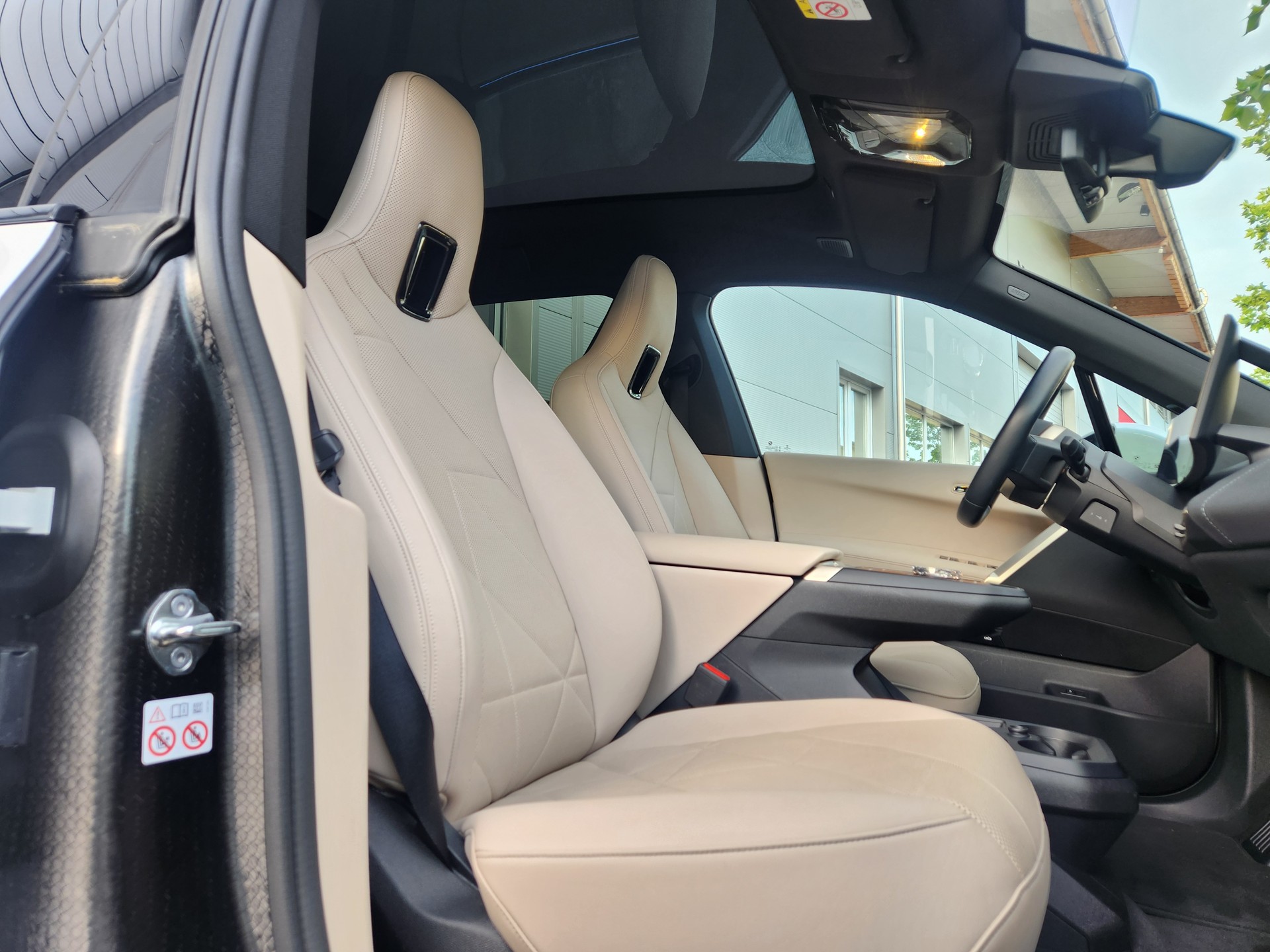 BMW iX xDrive40 // VOLLAUSSTATTUNG- MASSAGE SITZE- GLASDACH- LASER LICHT- 360°KAMERA - SOFT CLOSE -EL.AHK -GARANTIE BIS 04.2030-image-7