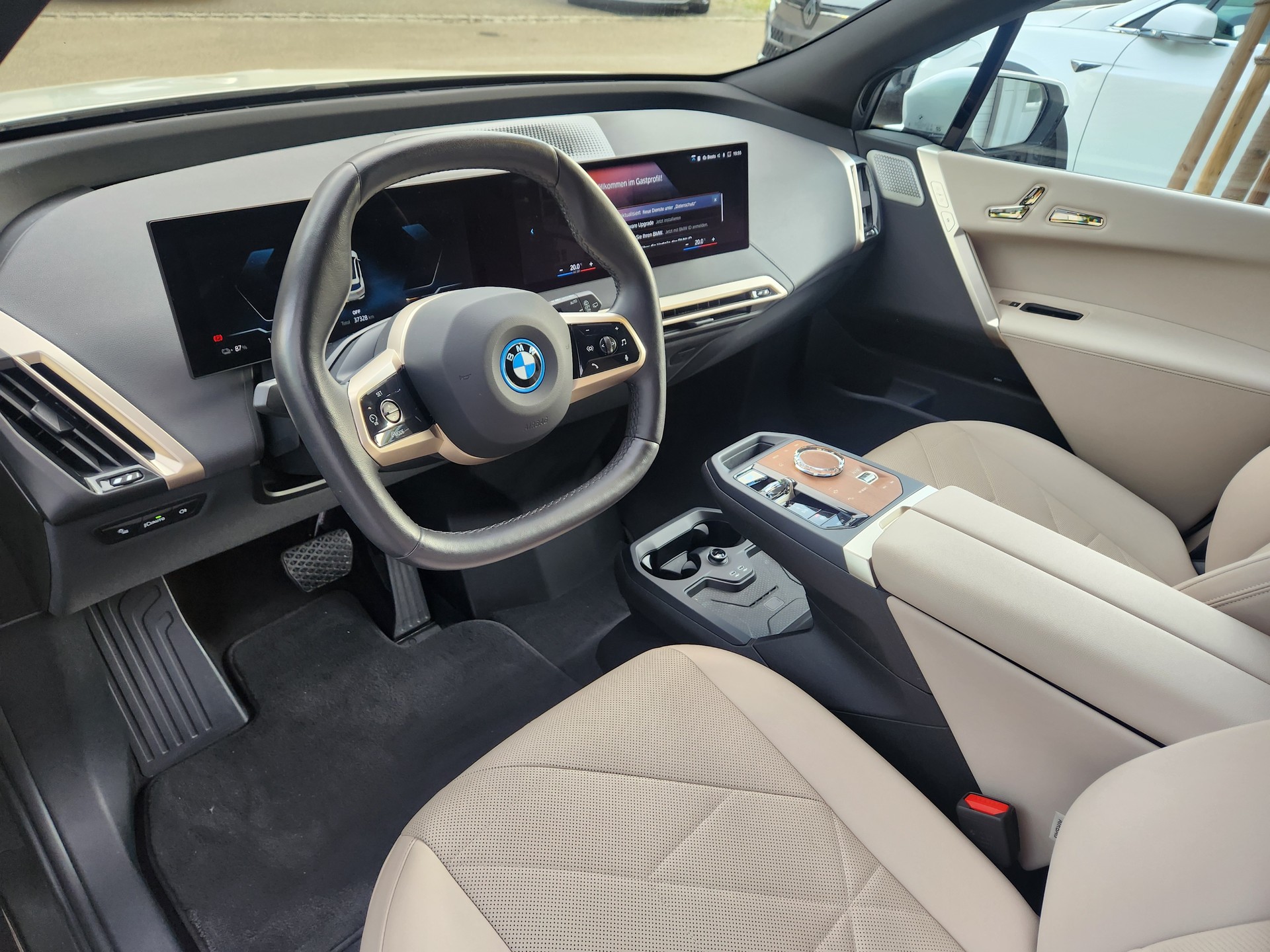 BMW iX xDrive40 // VOLLAUSSTATTUNG- MASSAGE SITZE- GLASDACH- LASER LICHT- 360°KAMERA - SOFT CLOSE -EL.AHK -GARANTIE BIS 04.2030-image-5