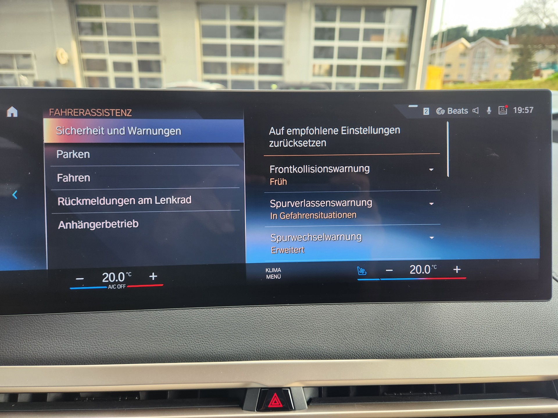 BMW iX xDrive40 // VOLLAUSSTATTUNG- MASSAGE SITZE- GLASDACH- LASER LICHT- 360°KAMERA - SOFT CLOSE -EL.AHK -GARANTIE BIS 04.2030-image-16