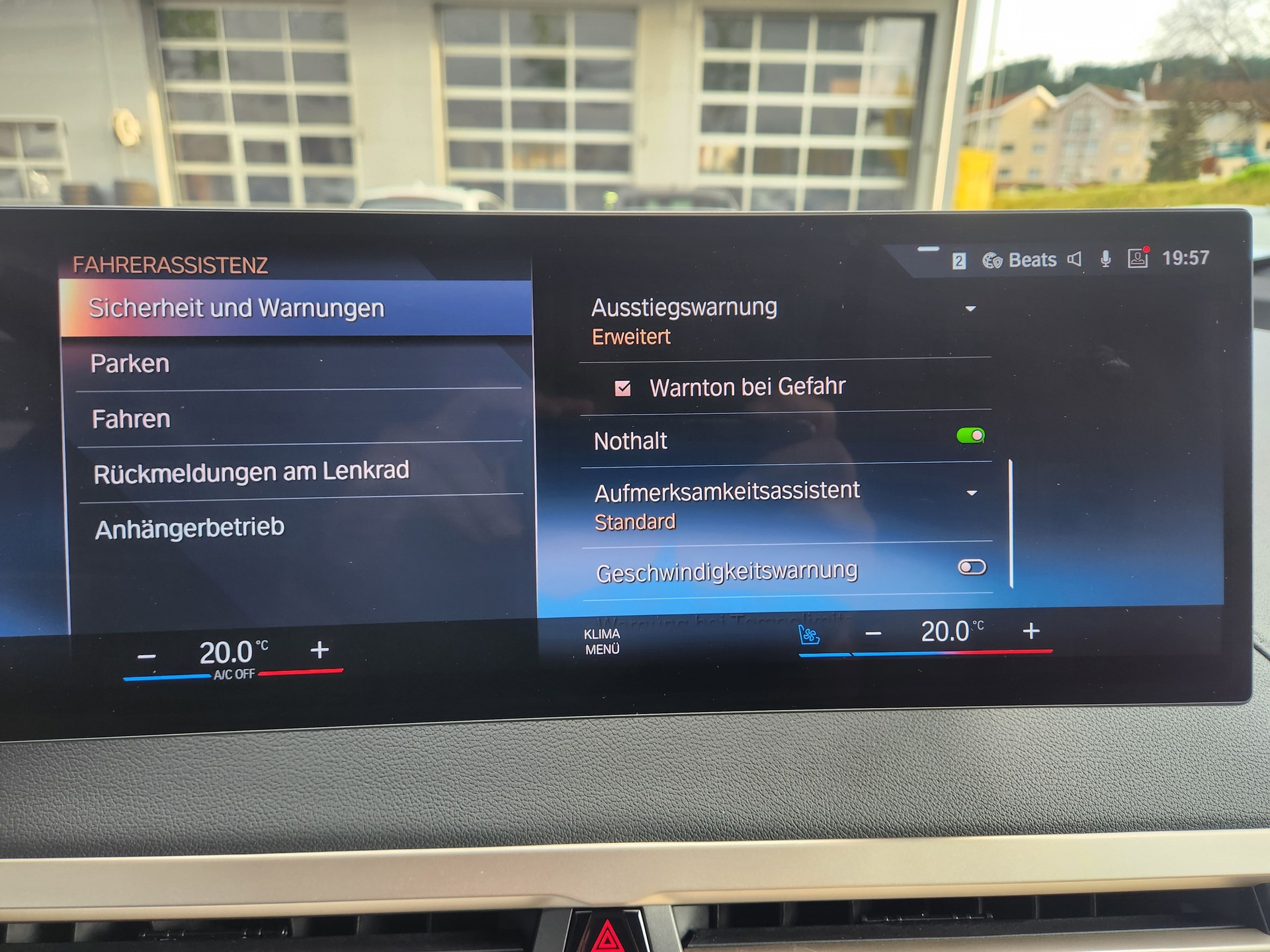 BMW iX xDrive40 // VOLLAUSSTATTUNG- MASSAGE SITZE- GLASDACH- LASER LICHT- 360°KAMERA - SOFT CLOSE -EL.AHK -GARANTIE BIS 04.2030-image-18