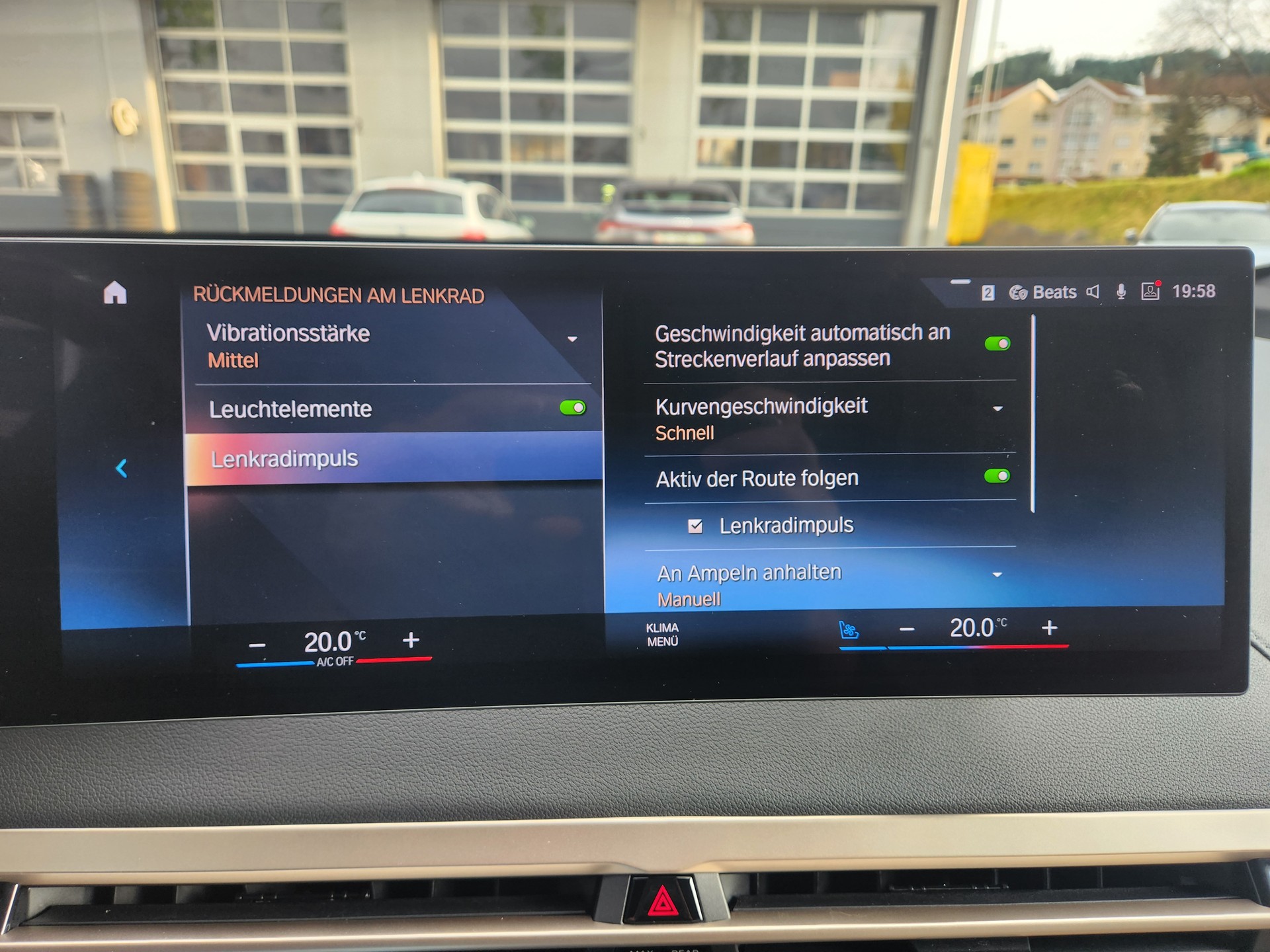 BMW iX xDrive40 // VOLLAUSSTATTUNG- MASSAGE SITZE- GLASDACH- LASER LICHT- 360°KAMERA - SOFT CLOSE -EL.AHK -GARANTIE BIS 04.2030-image-23
