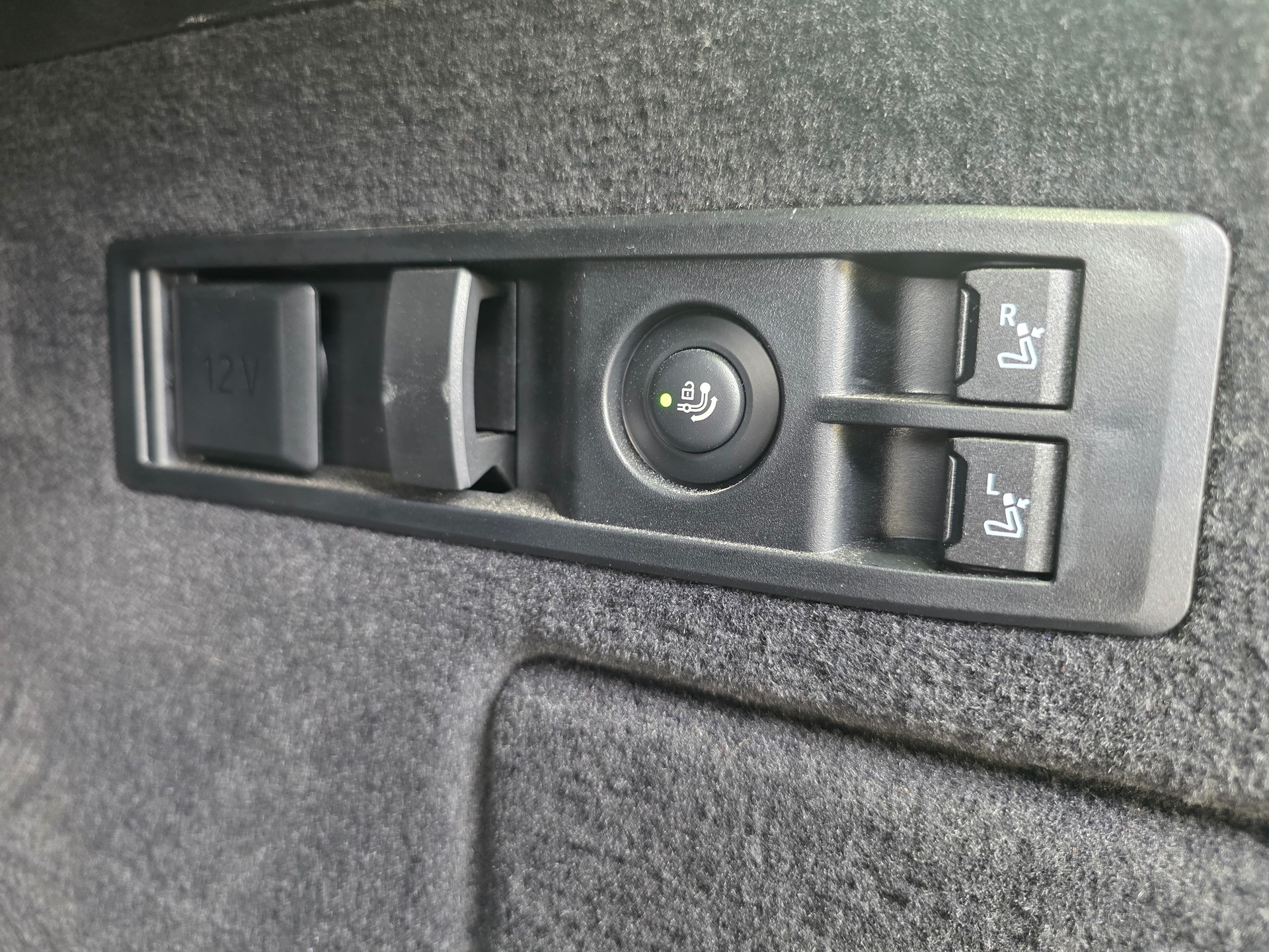 BMW iX xDrive40 // VOLLAUSSTATTUNG- MASSAGE SITZE- GLASDACH- LASER LICHT- 360°KAMERA - SOFT CLOSE -EL.AHK -GARANTIE BIS 04.2030-image-27