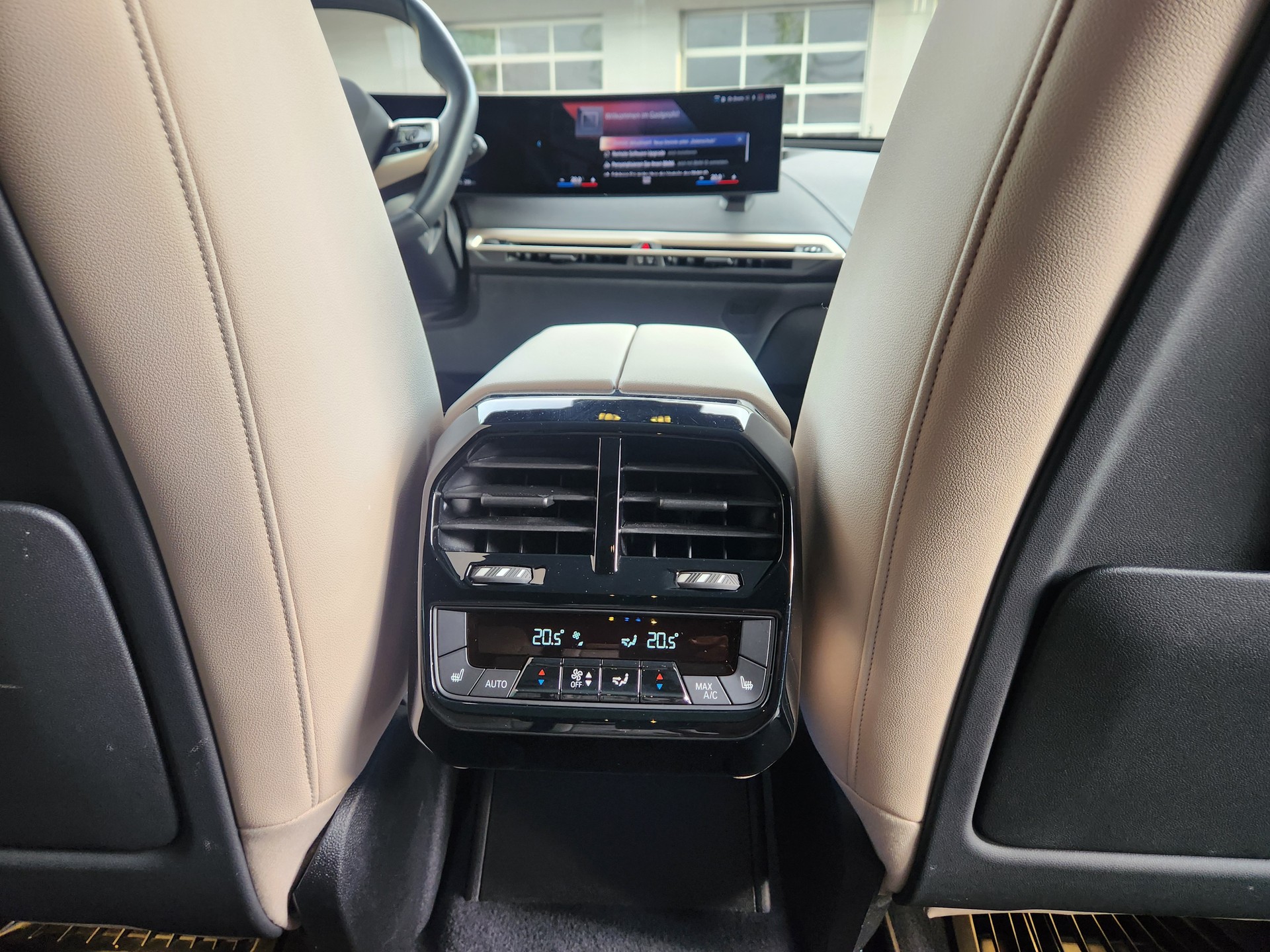 BMW iX xDrive40 // VOLLAUSSTATTUNG- MASSAGE SITZE- GLASDACH- LASER LICHT- 360°KAMERA - SOFT CLOSE -EL.AHK -GARANTIE BIS 04.2030-image-11