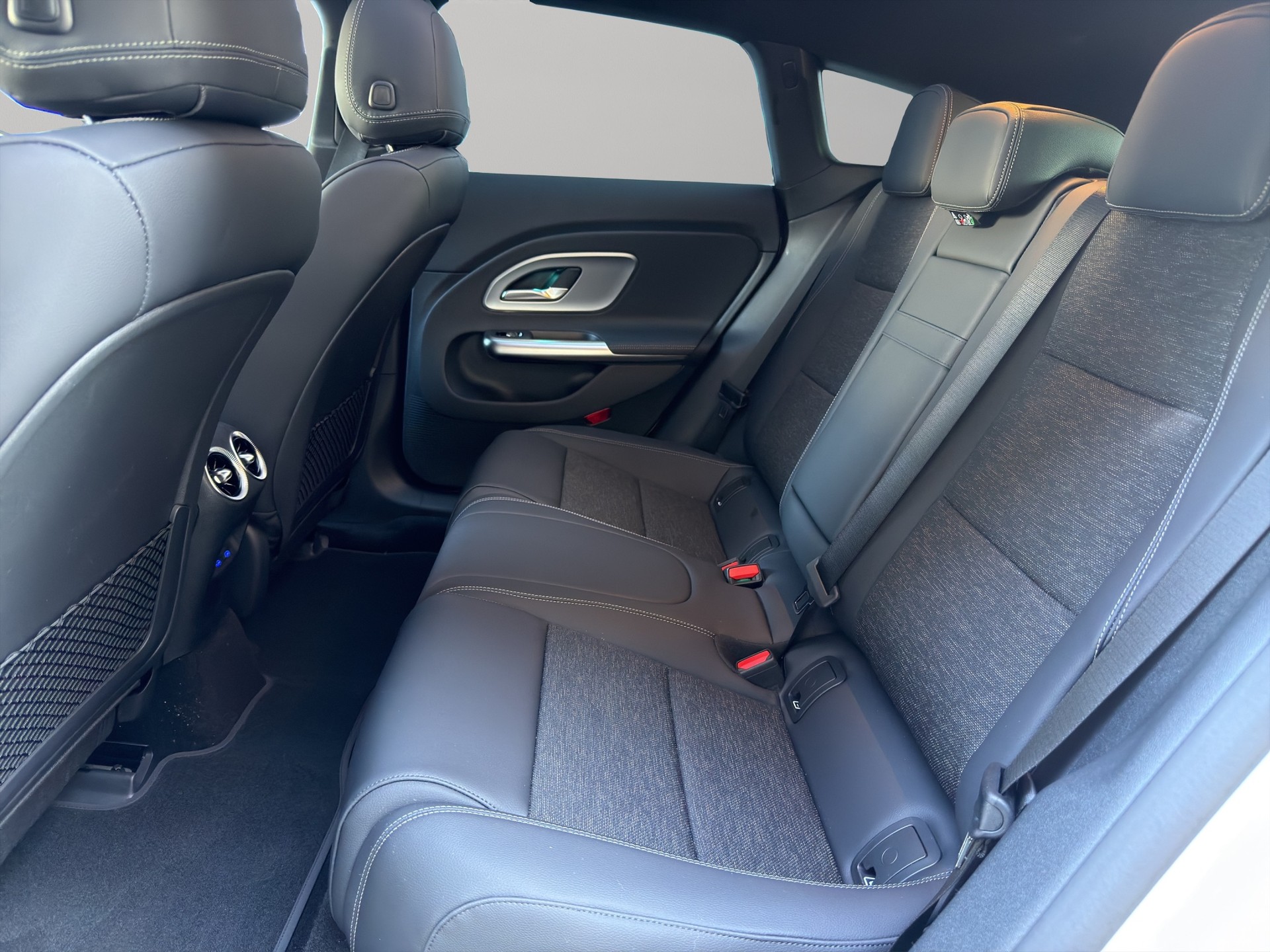 MERCEDES-BENZ CLA 250+ Shooting Brake-image-9