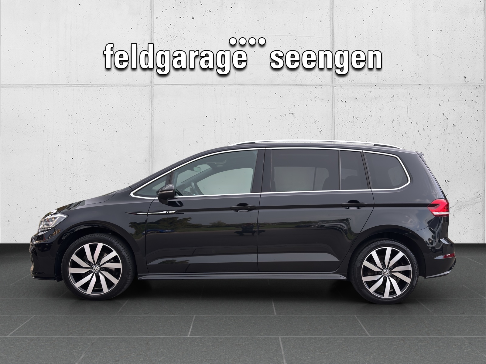 VW Touran 2.0 TDI BlueMotion Technology Highline R-Line DSG mit AHK, Panorama-Schiebedach & 7 Sitzplätzen-showroom-element-1